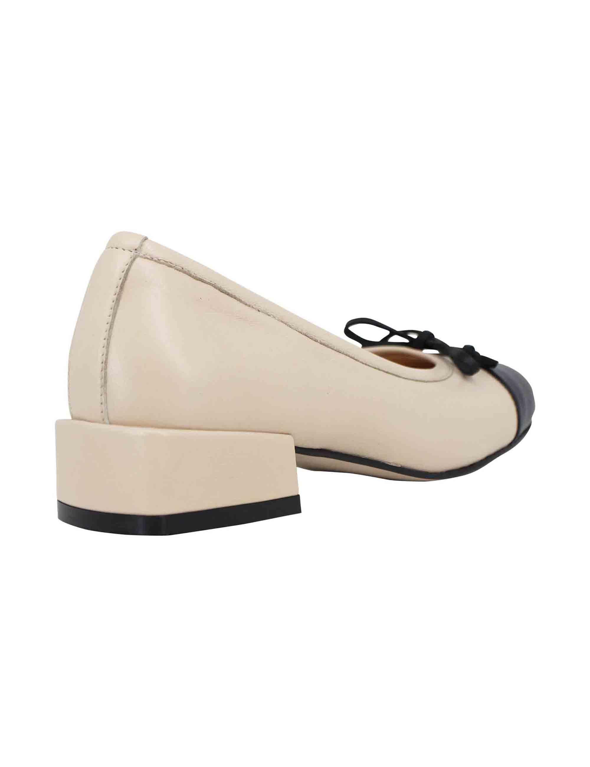 Ballerine donna in pelle beige con puntale e fiocco nero SPCH28 015 Spatarella 