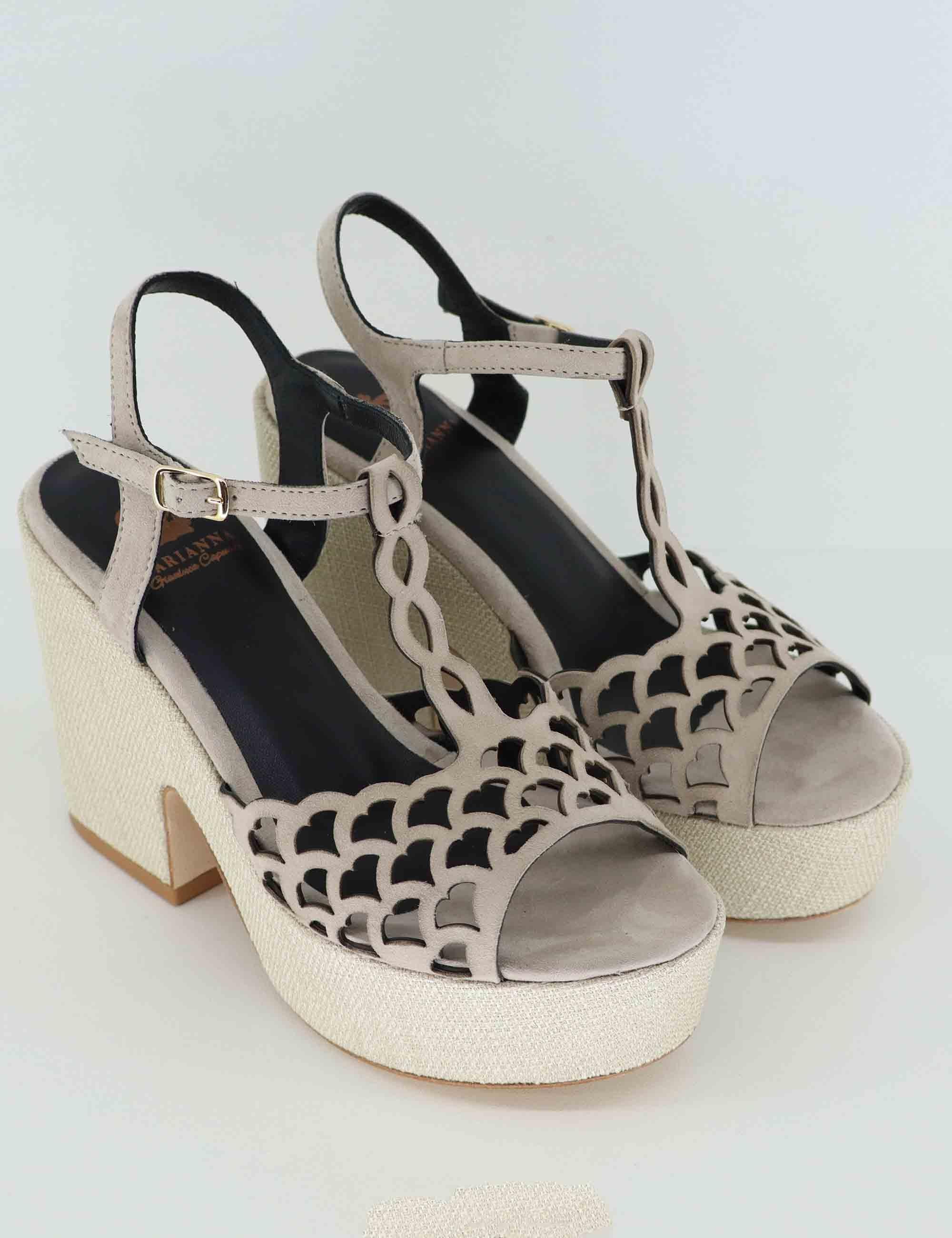 Sandali donna in camoscio taupe con zeppa alta DS2544 032 L'Arianna 