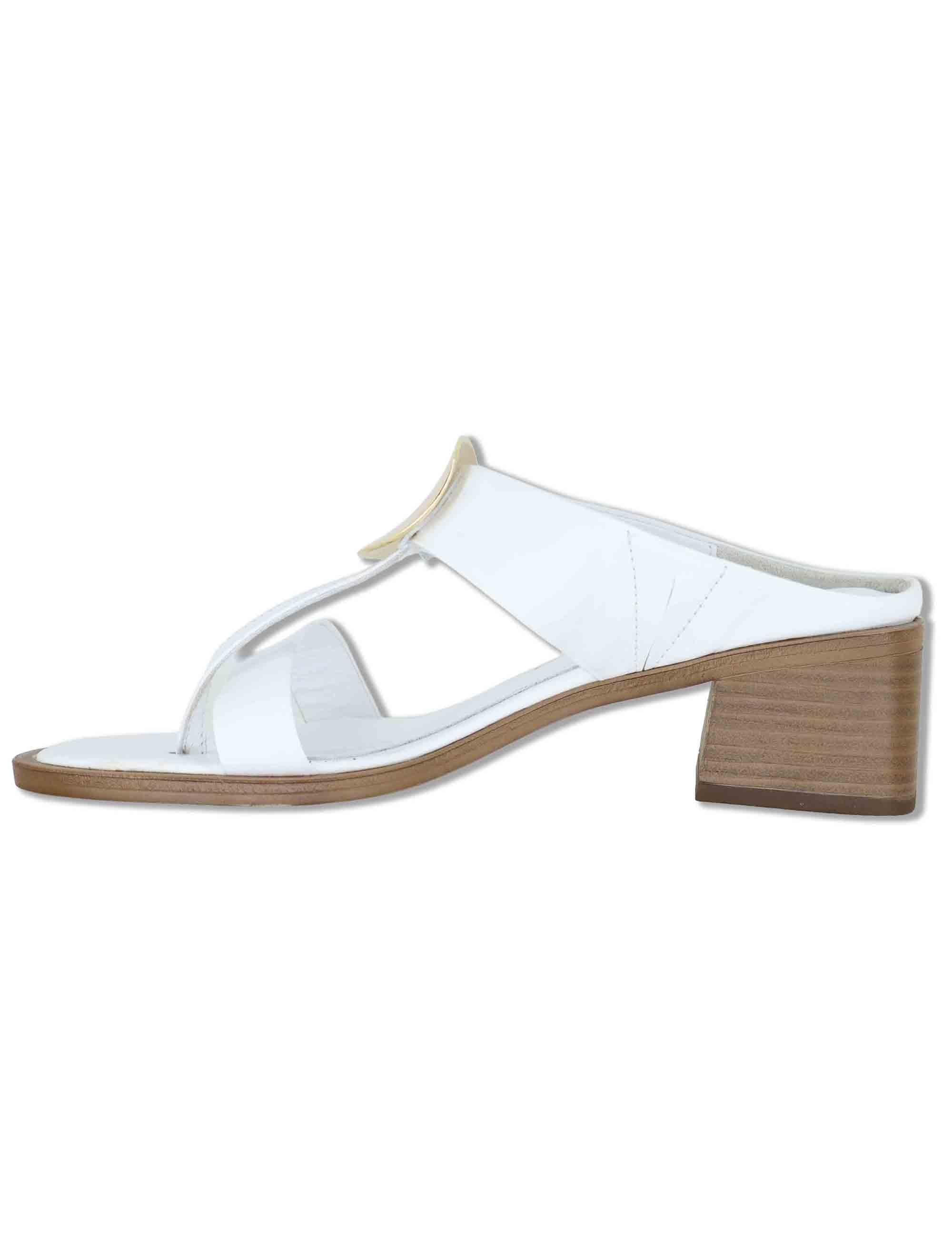 Sandali donna infradito in pelle bianca con bottone oro e tacco medio SP262060 002 Spatarella 