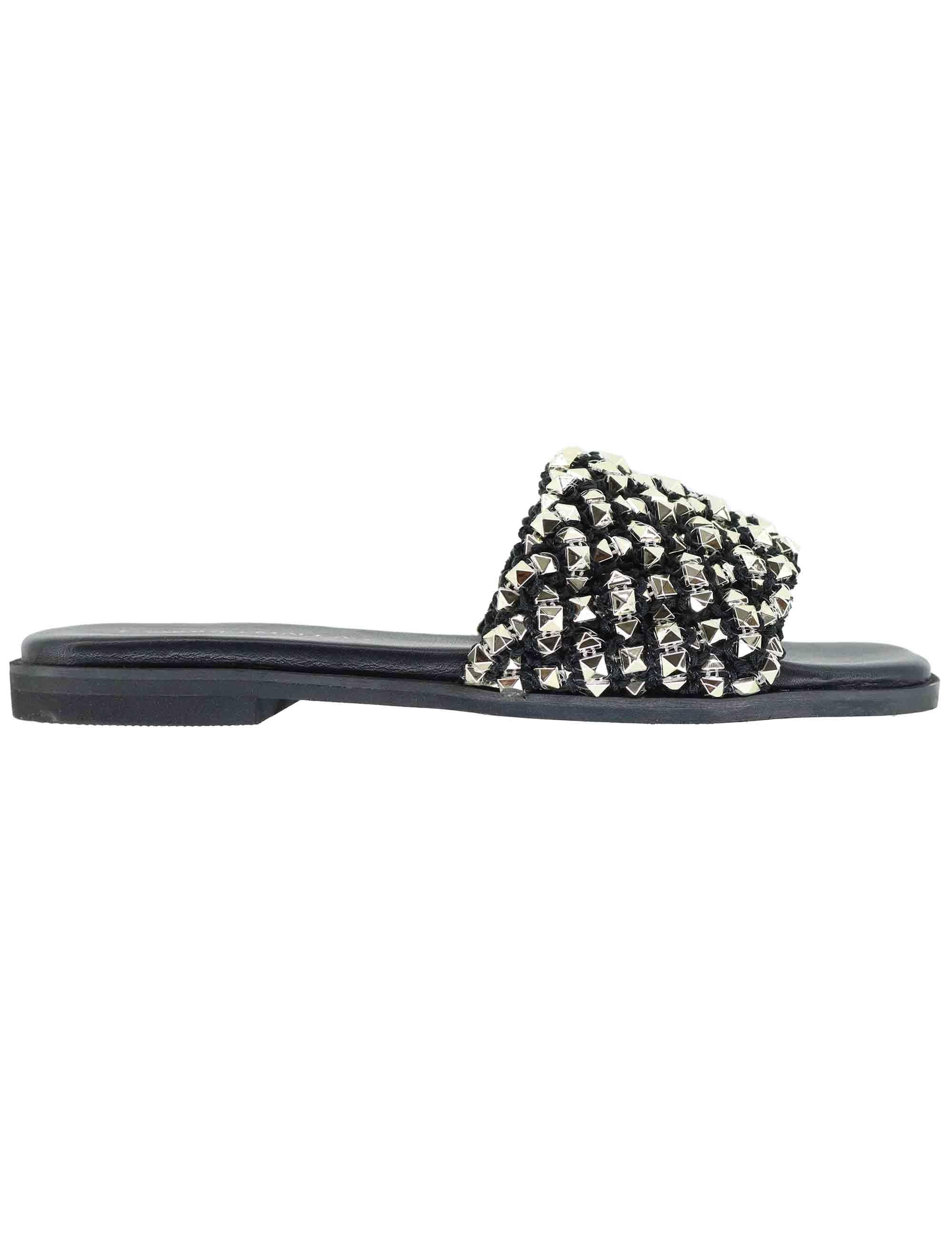 Sandali flat donna in tessuto nero con borchie argento U41009501340 950 Tsakiris Mallas 