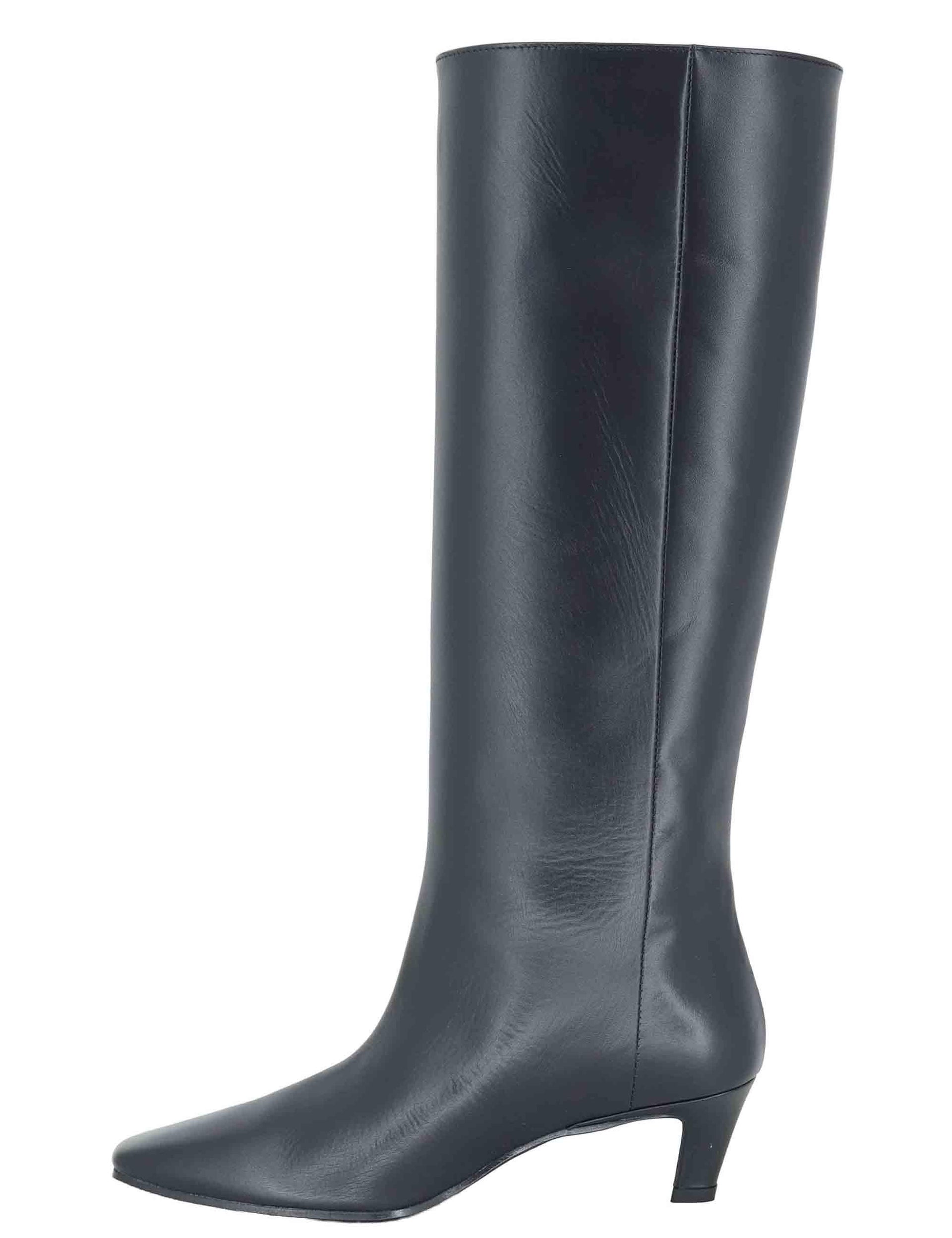 Stivali donna in pelle nera con tacco basso e punta moderna R2916 001 Bianca Di 