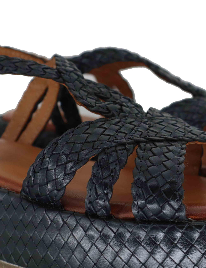 Sandali donna in pelle intrecciata nera con cinturino e zeppa media WD511R03 500007 Vueva 