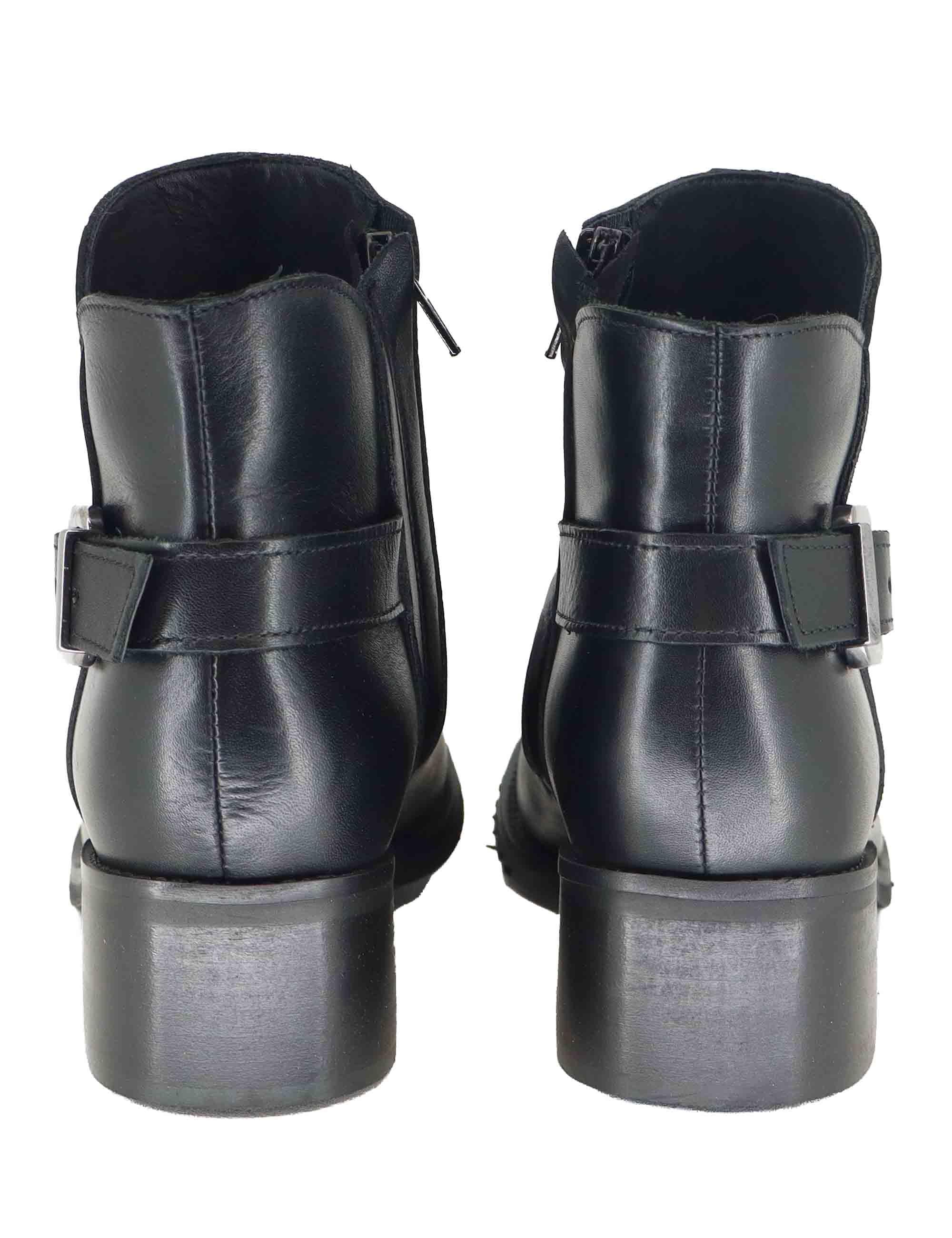 Stivaletti donna in pelle nera con fibbia laterale e tacco medio SPST1003 001 Spatarella 