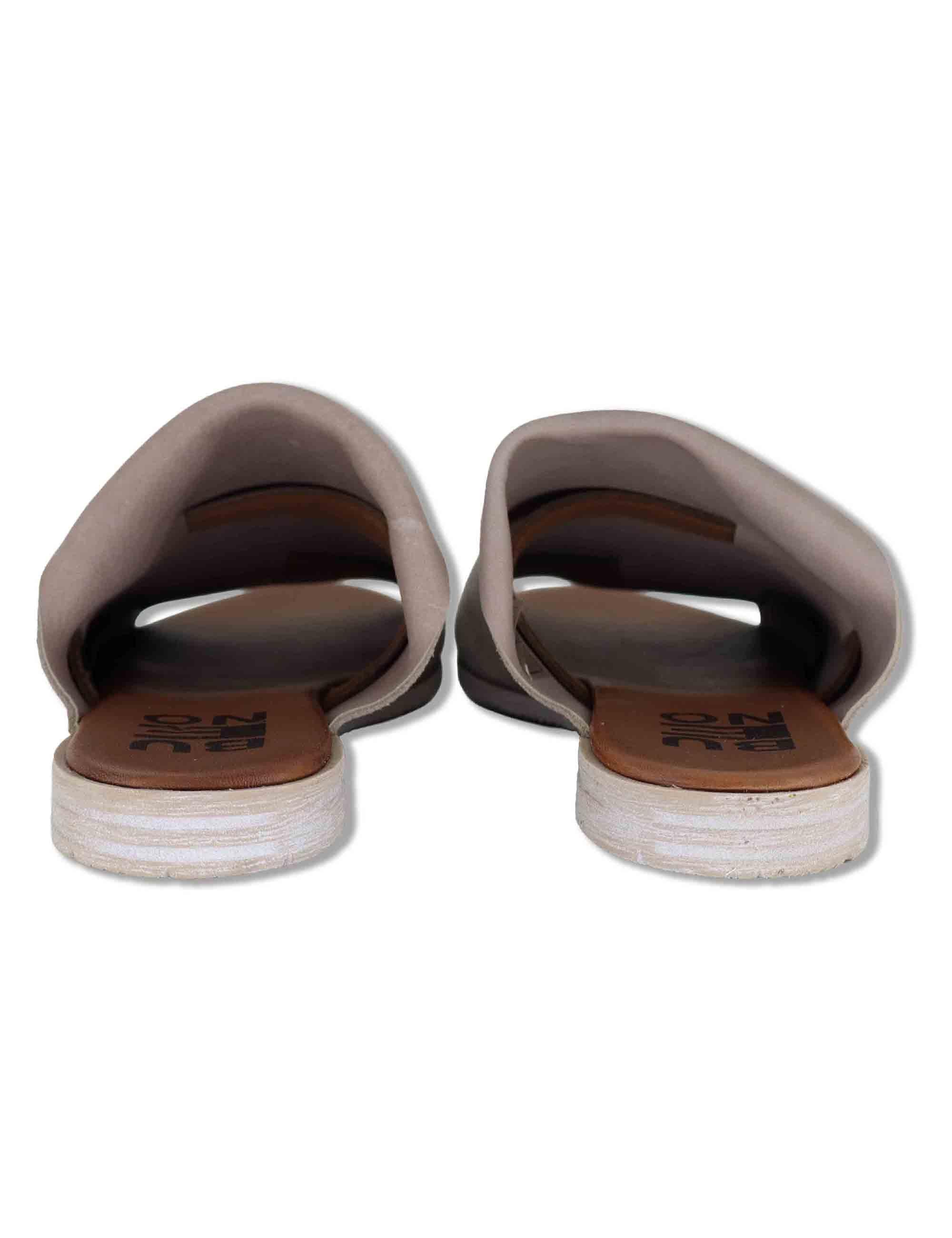 Sandali bassi donna in camoscio taupe con cinturini in pelle WG2207 40936 Bueno 