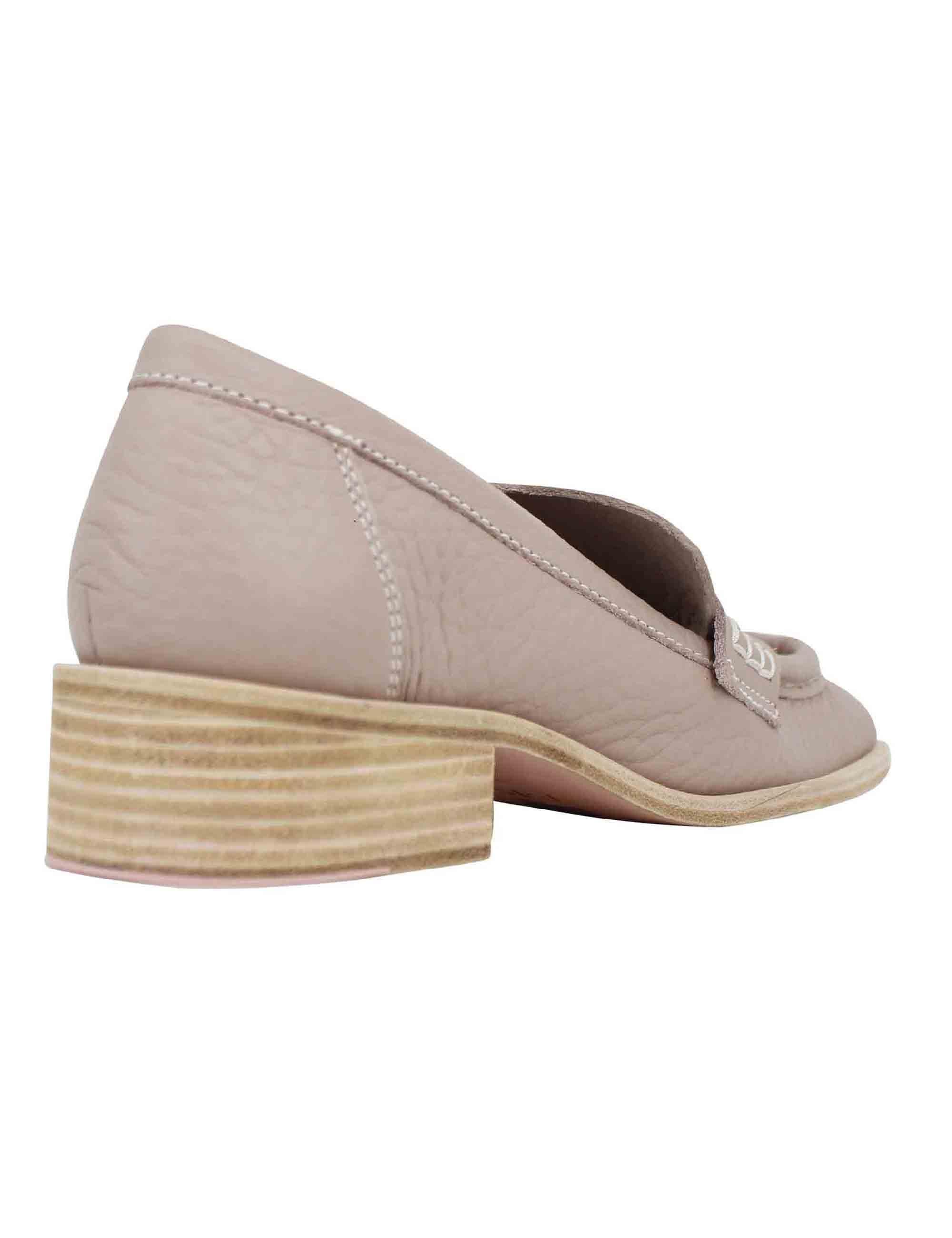 Mocassini donna in pelle beige con vaschettone e suola in cuoio 7650 015 Ras 