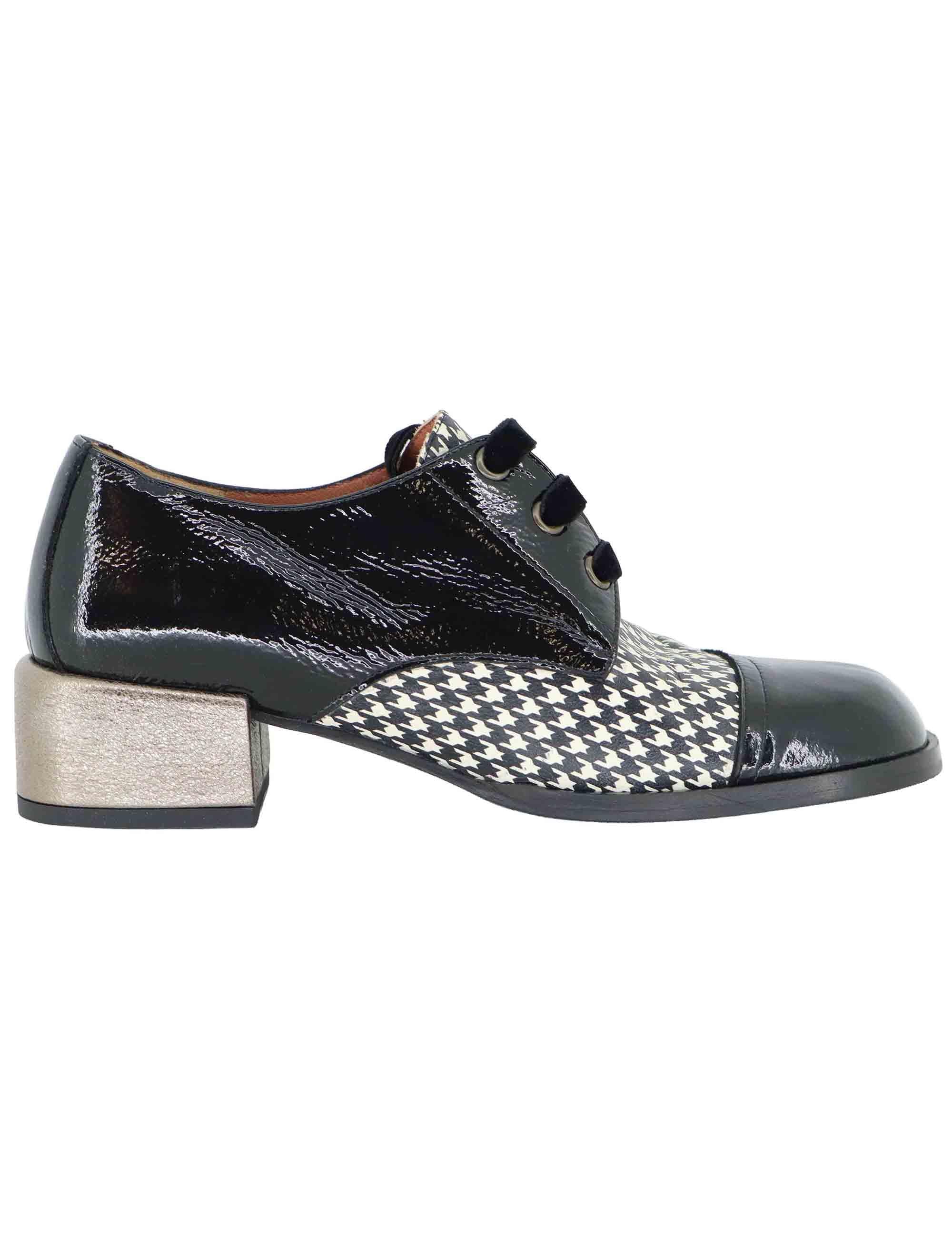 Stringate donna in pelle nera con tacco basso oro 9532GL 001 Les Venues 