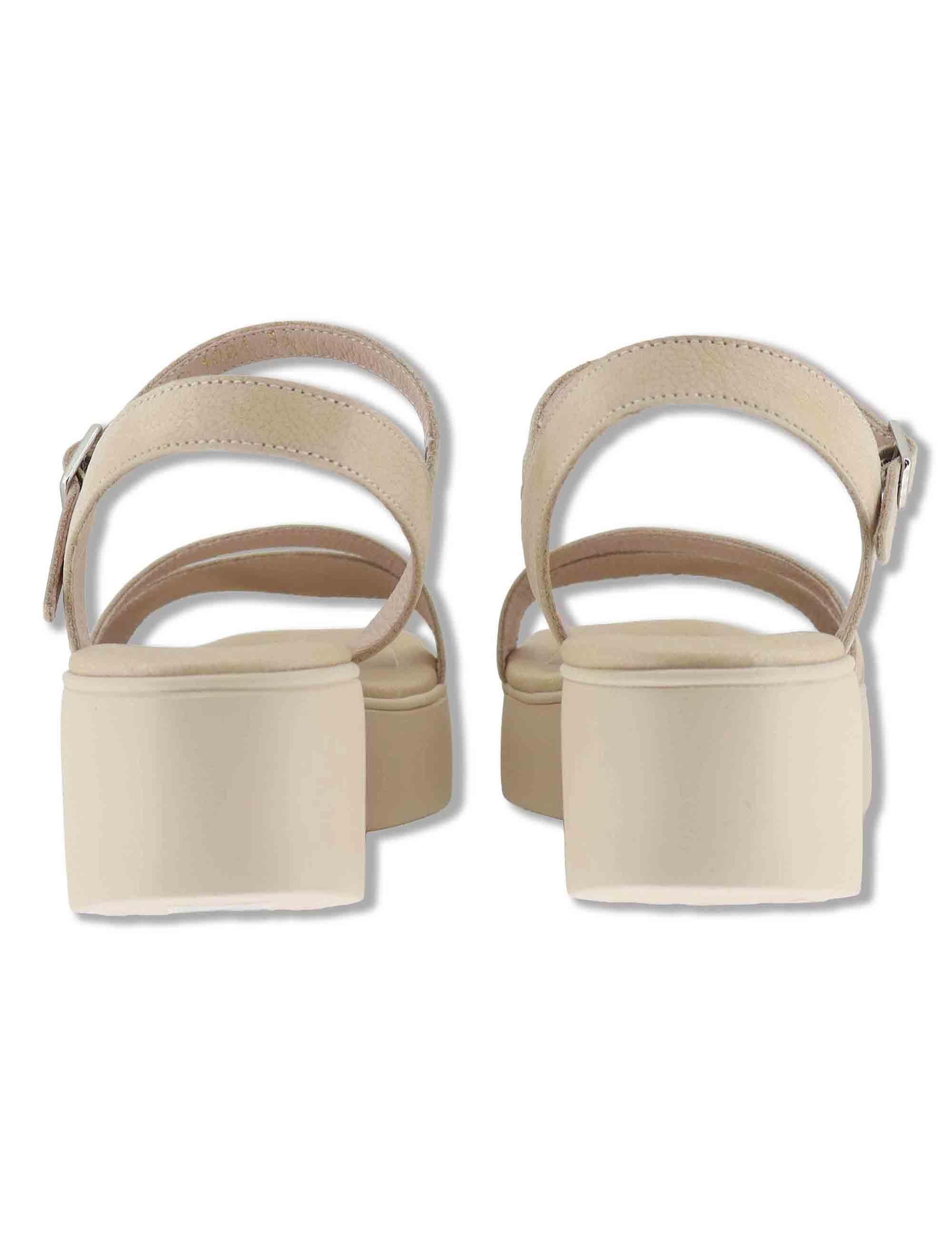 Sandali donna in pelle beige con cinturino alla caviglia e zeppa in gomma B-1001 020 Wonders 