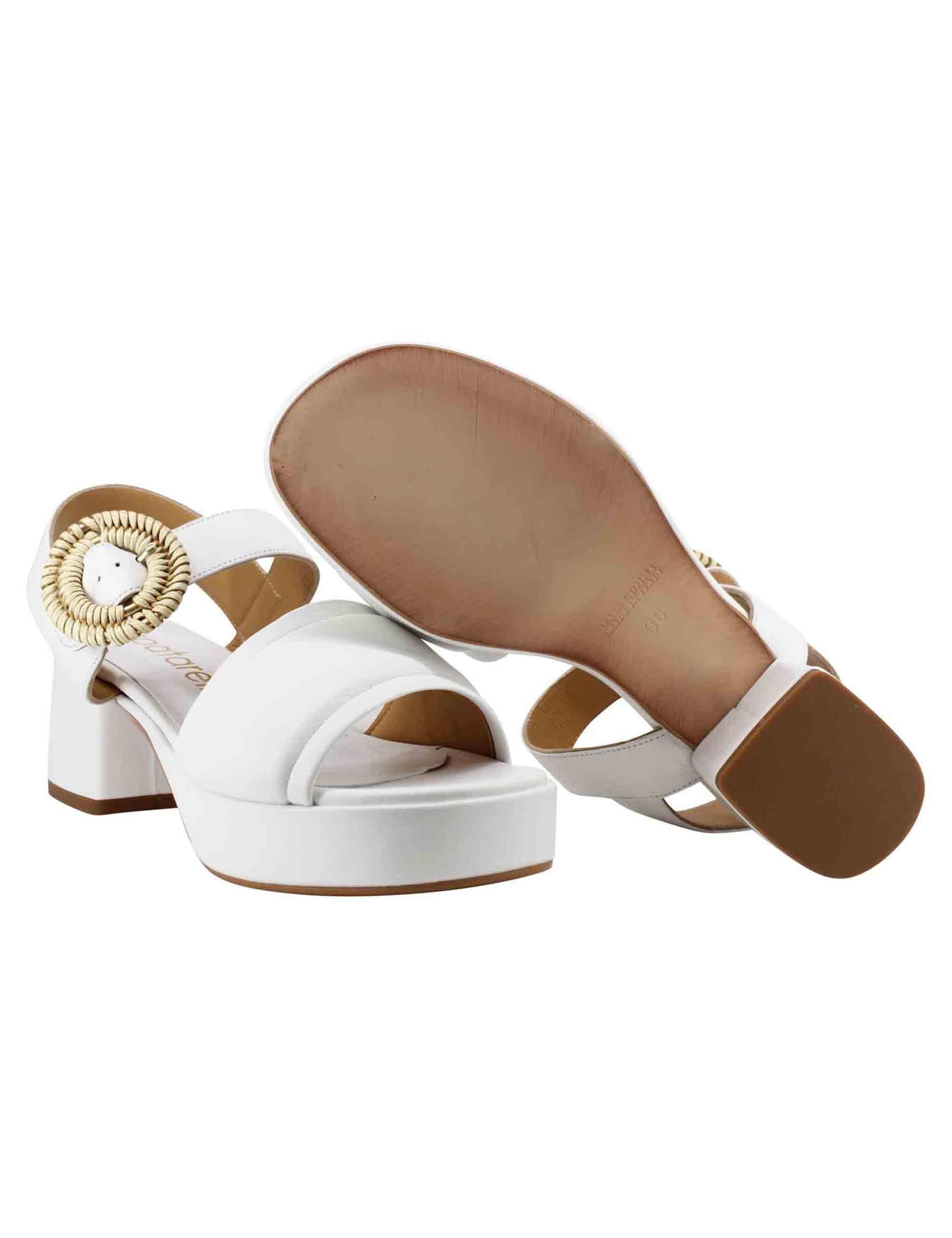 Sandali donna in pelle bianca con fibbia rivestita e tacco e plateau SP887 100 Spatarella 