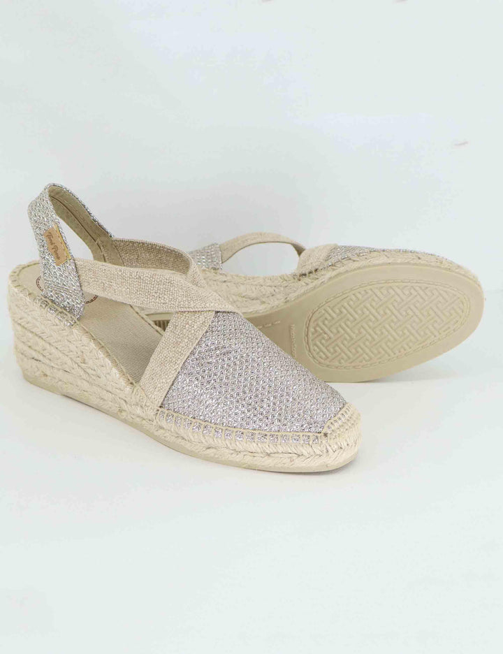 Sandali espadrillas donna in tessuto laminato argento con elastici Triton Plati Toni Pons 