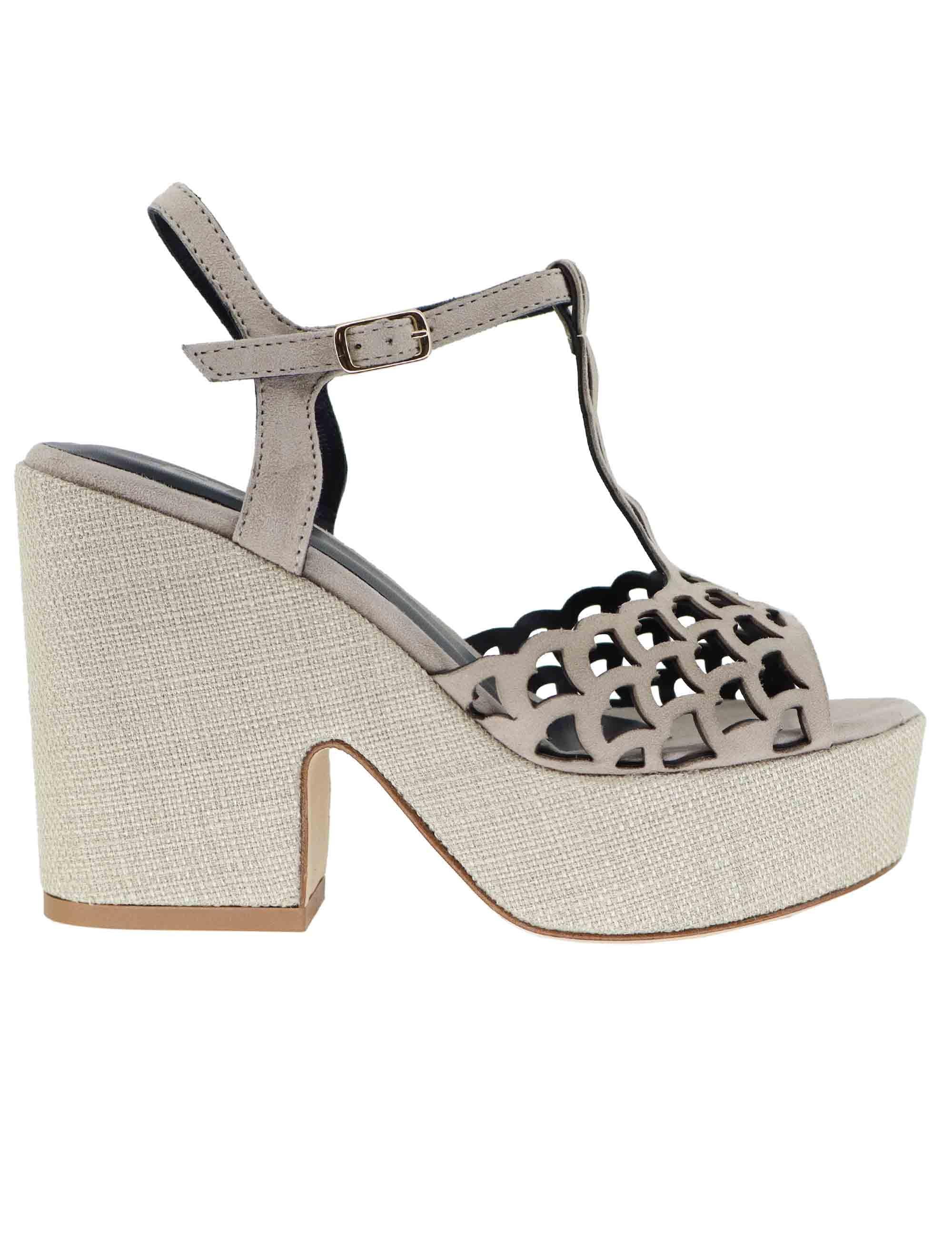 Sandali donna in camoscio taupe con zeppa alta DS2544 032 L'Arianna 