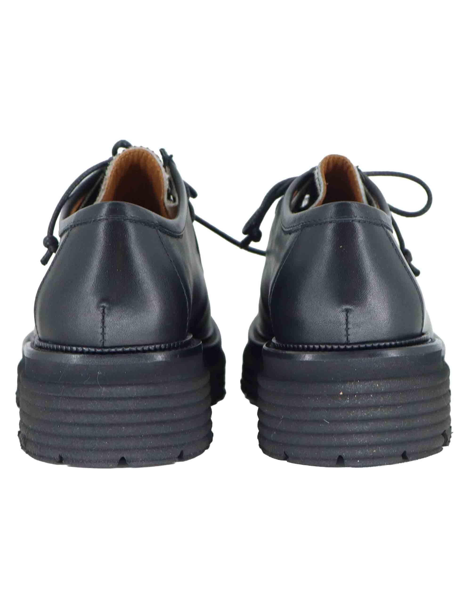 Stringate donna in pelle nera con vaschetta in contrasto e suola in gomma SP3225 001 Spatarella 