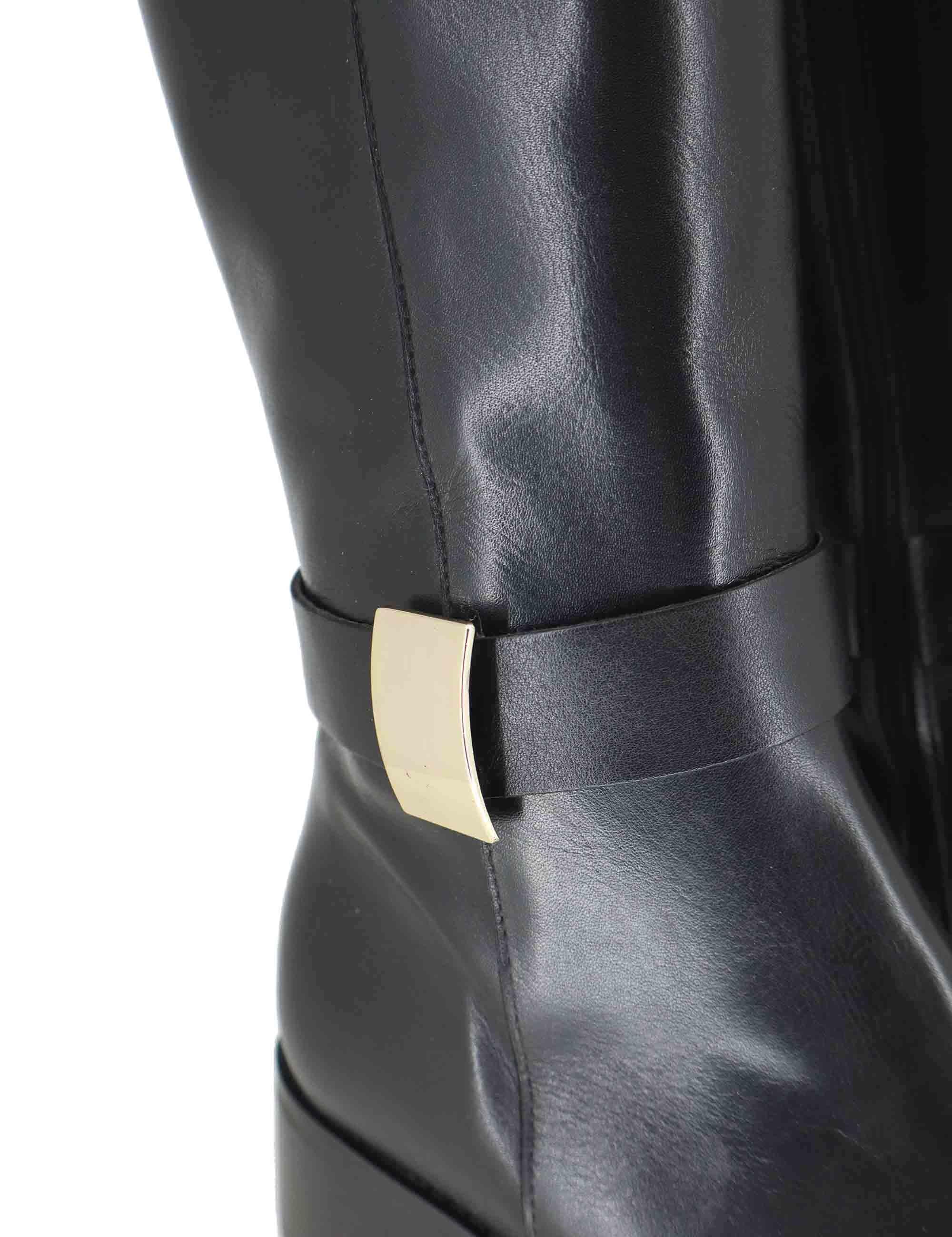 Stivali donna in pelle nera con fibbia oro laterale SPST7005 001 Spatarella 