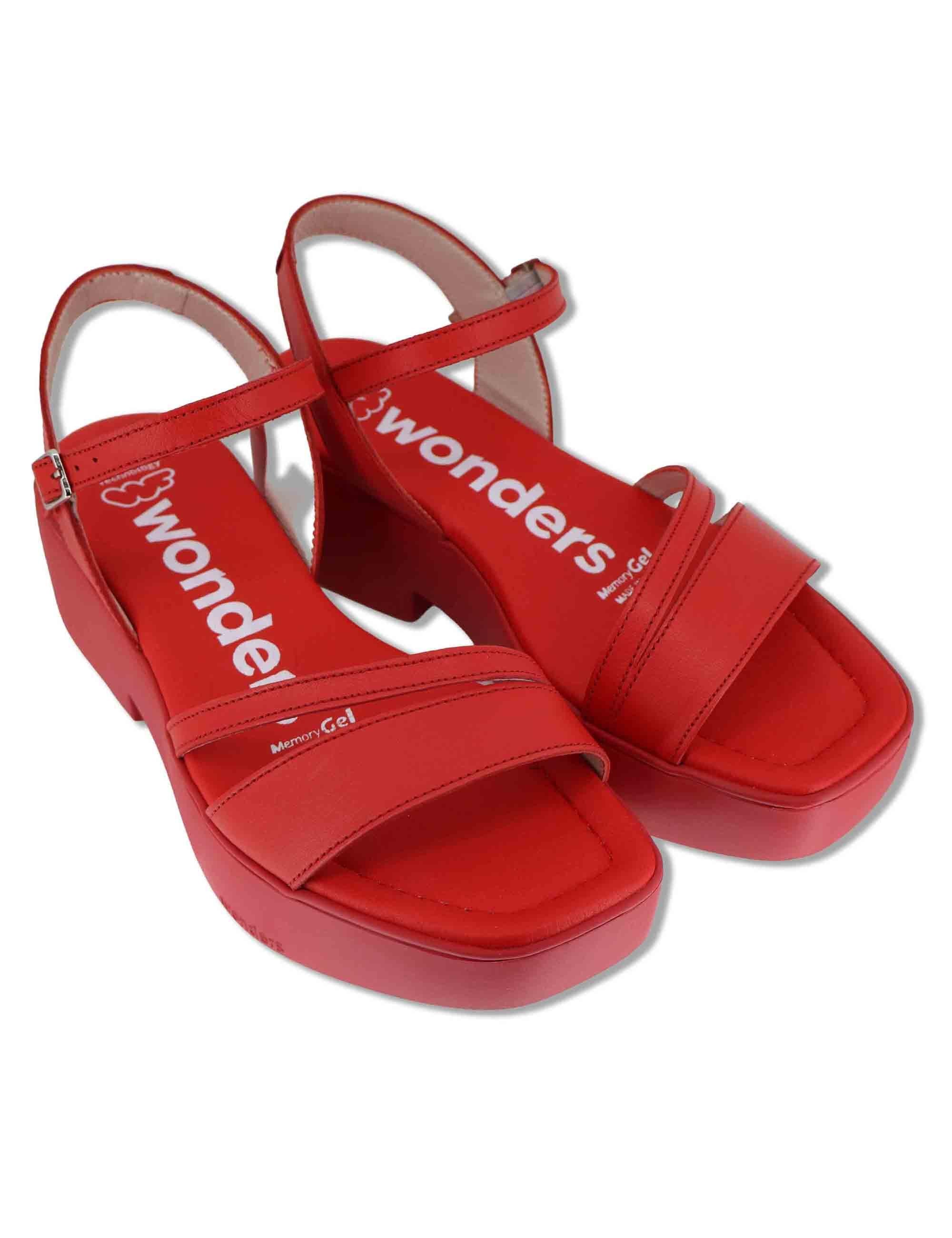 Sandali donna in pelle rossa con cinturino alla caviglia e zeppa in gomma B-1001 025 Wonders 