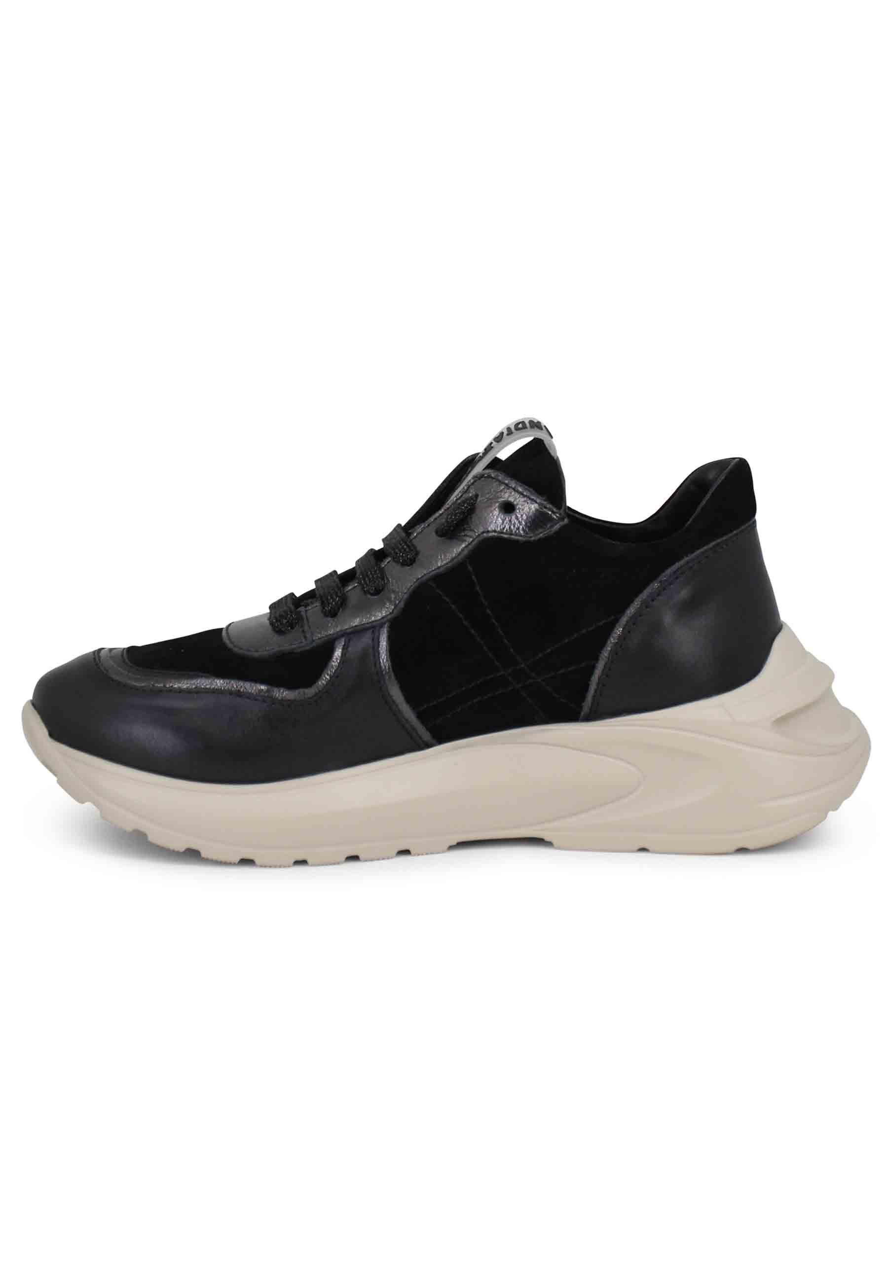 Sneakers donna in pelle nera con suola in gomma SPIKE 001 Andia Fora 