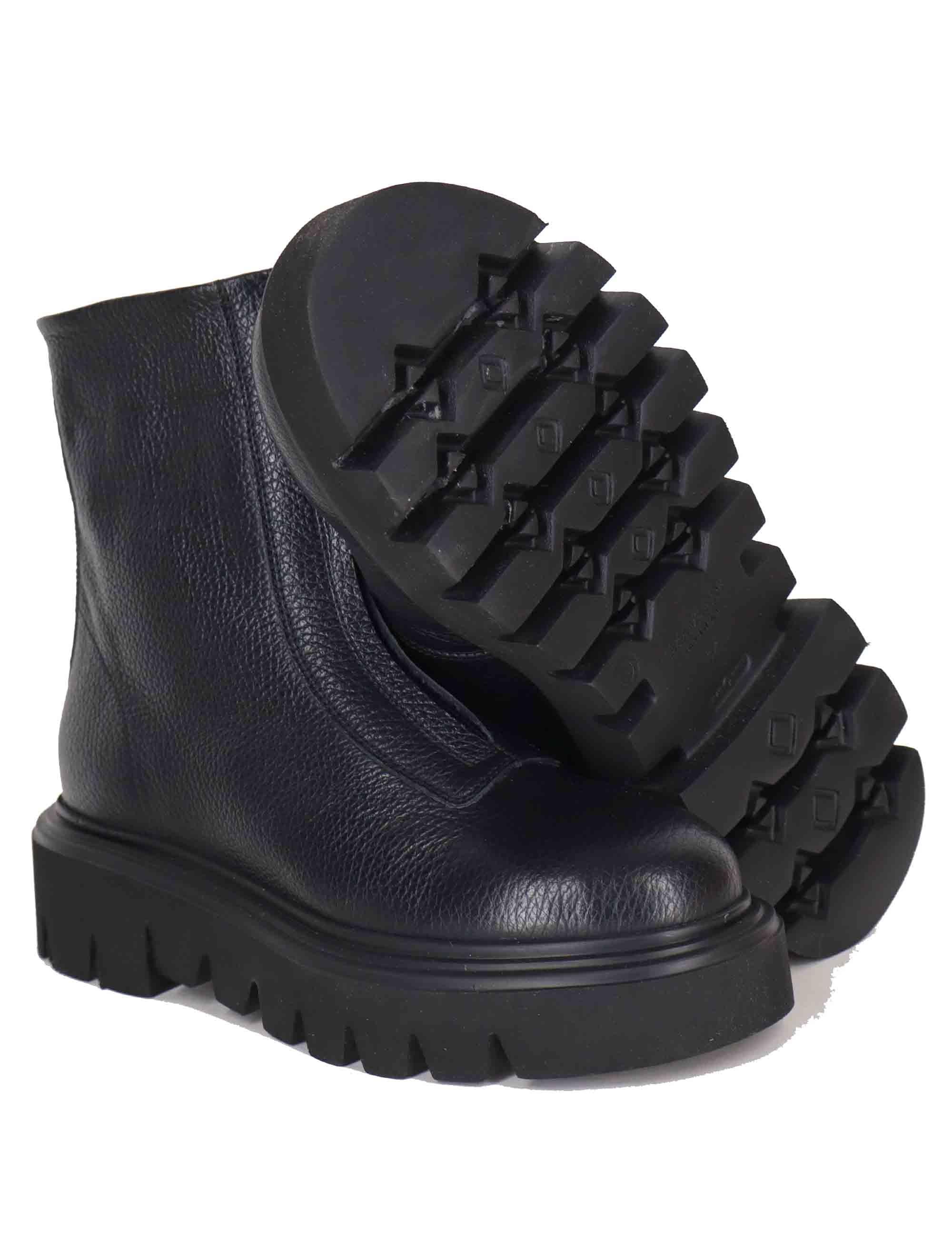 Stivaletti donna in pelle nera con suola extra light SPA7100 001 Spatarella 