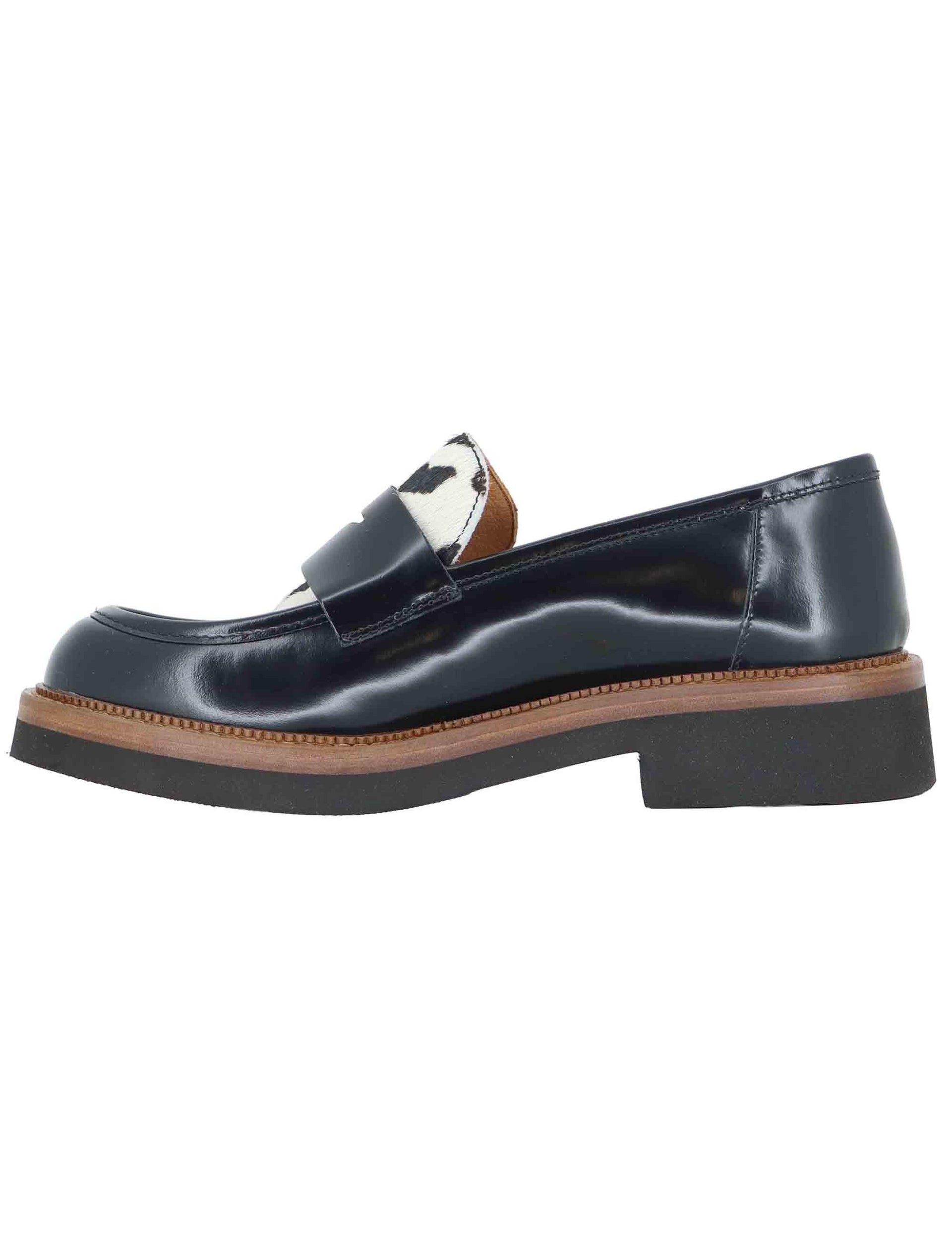 Mocassini donna in pelle nera con vaschetta in contrasto e suola in gomma SP3276 001 Spatarella 