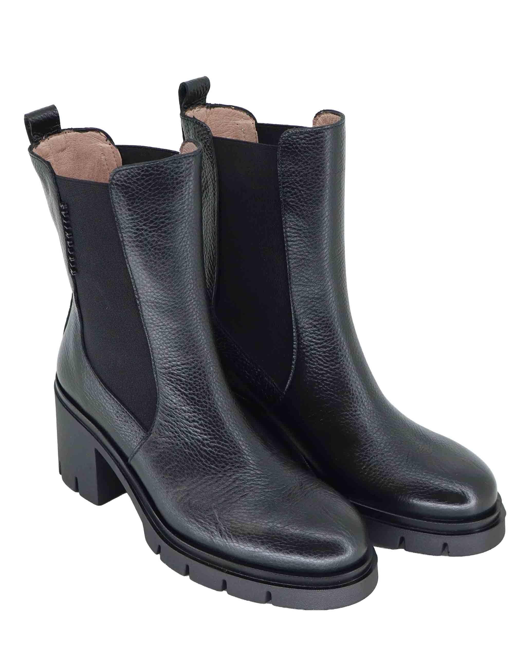 Stivaletti donna in pelle nera con suola carrarmato HI254313 C002 Hispanitas 