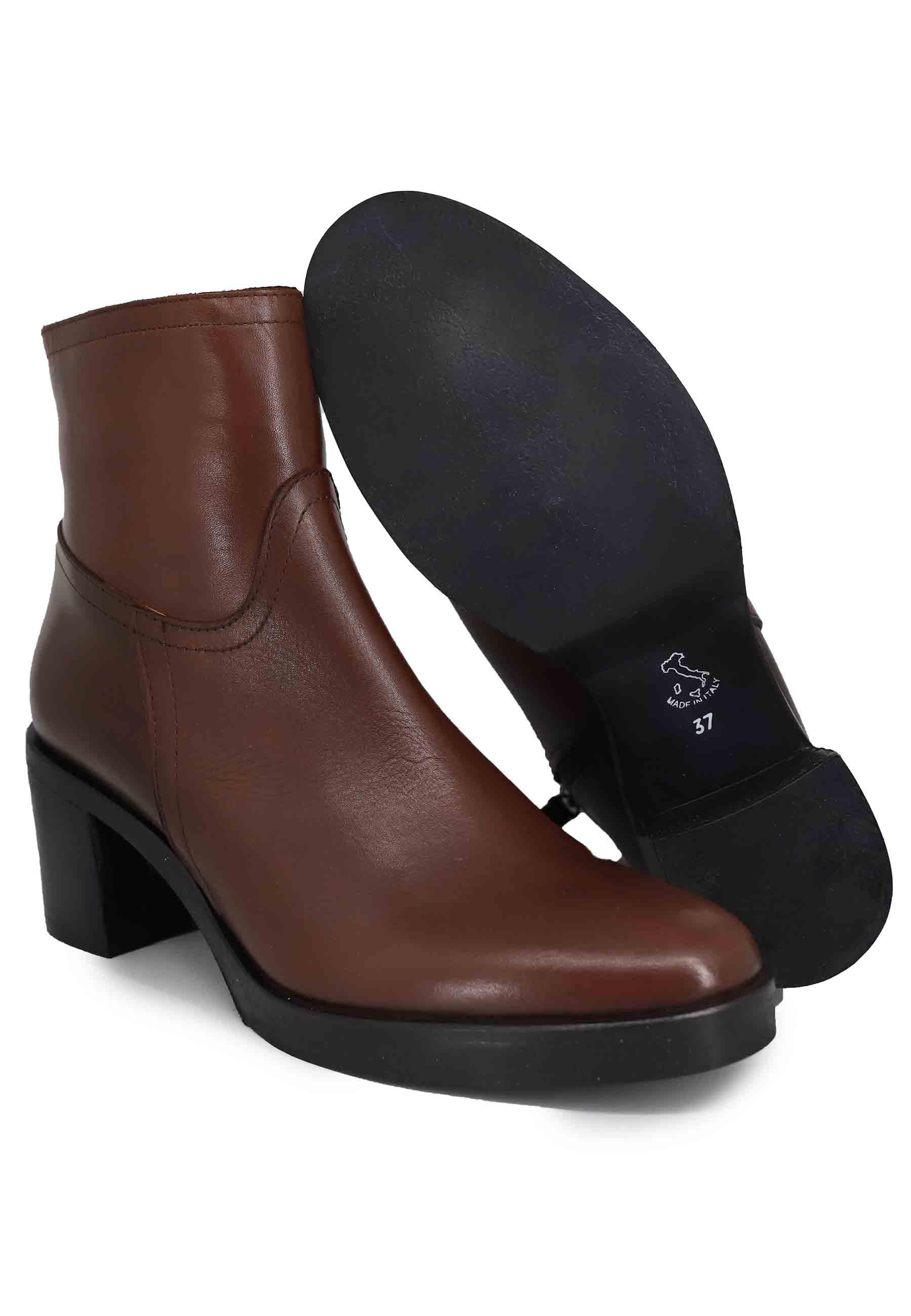 Stivaletti donna in pelle marrone con tacco e suola in gomma SPTR951 012 Spatarella 