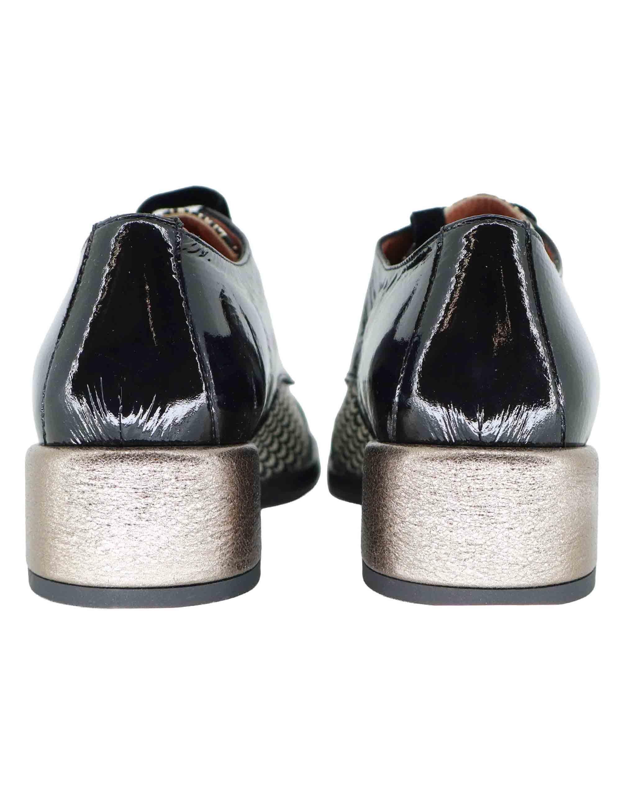 Stringate donna in pelle nera con tacco basso oro 9532GL 001 Les Venues 