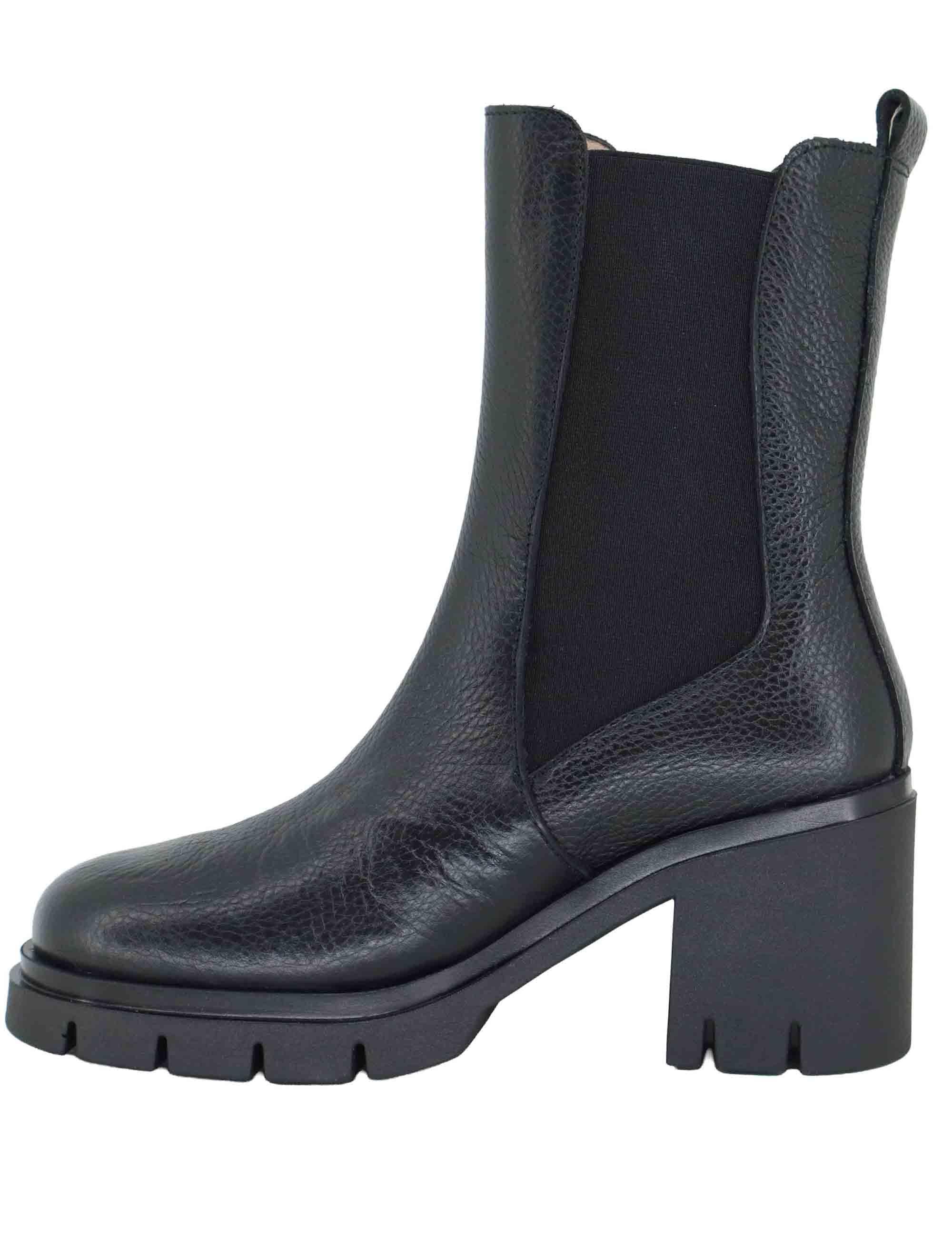 Stivaletti donna in pelle nera con suola carrarmato HI254313 C002 Hispanitas 