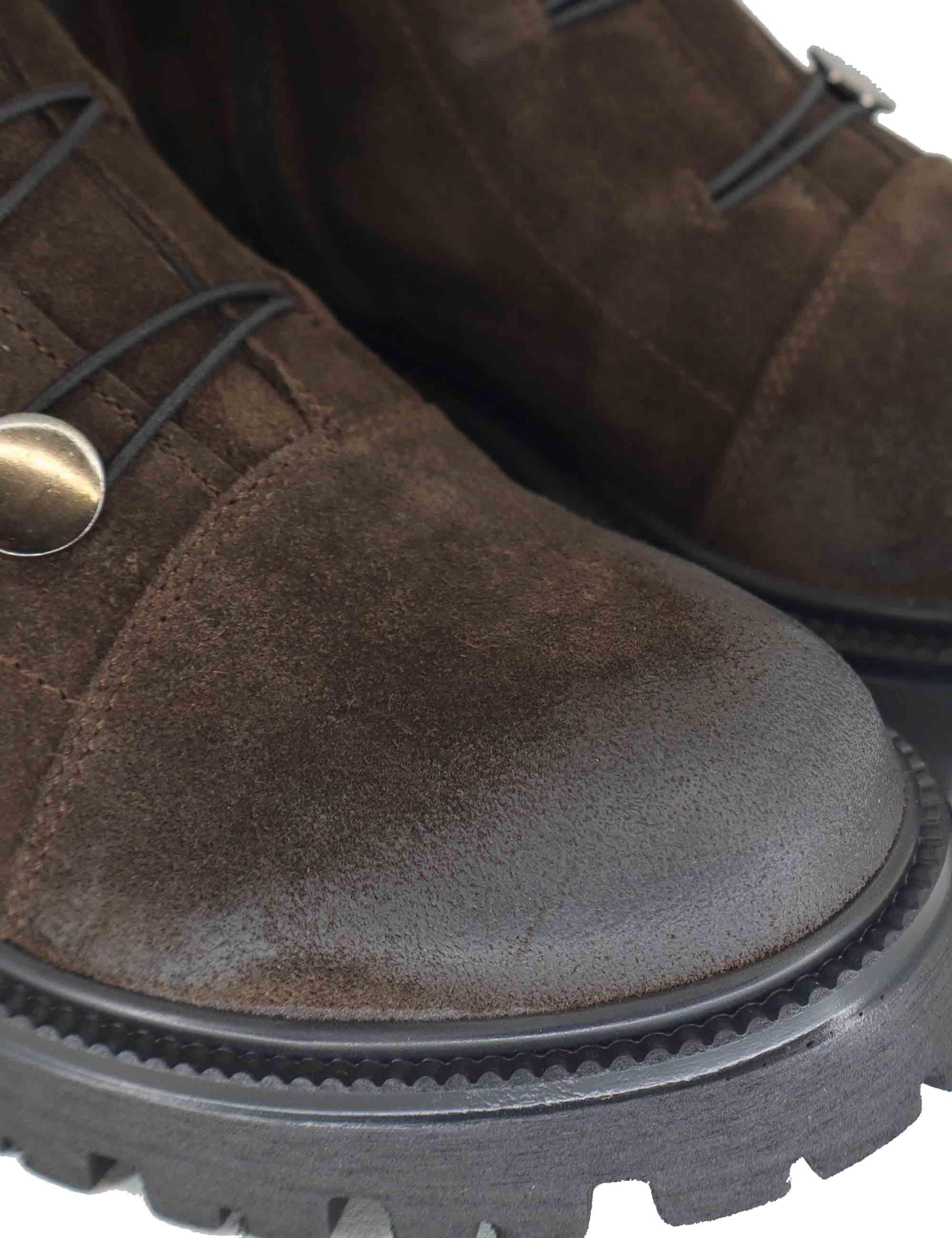 Stivaletti anfibi donna in camoscio marrone con borchie e suola carrarmato GAIA 9 014 Tattoo 