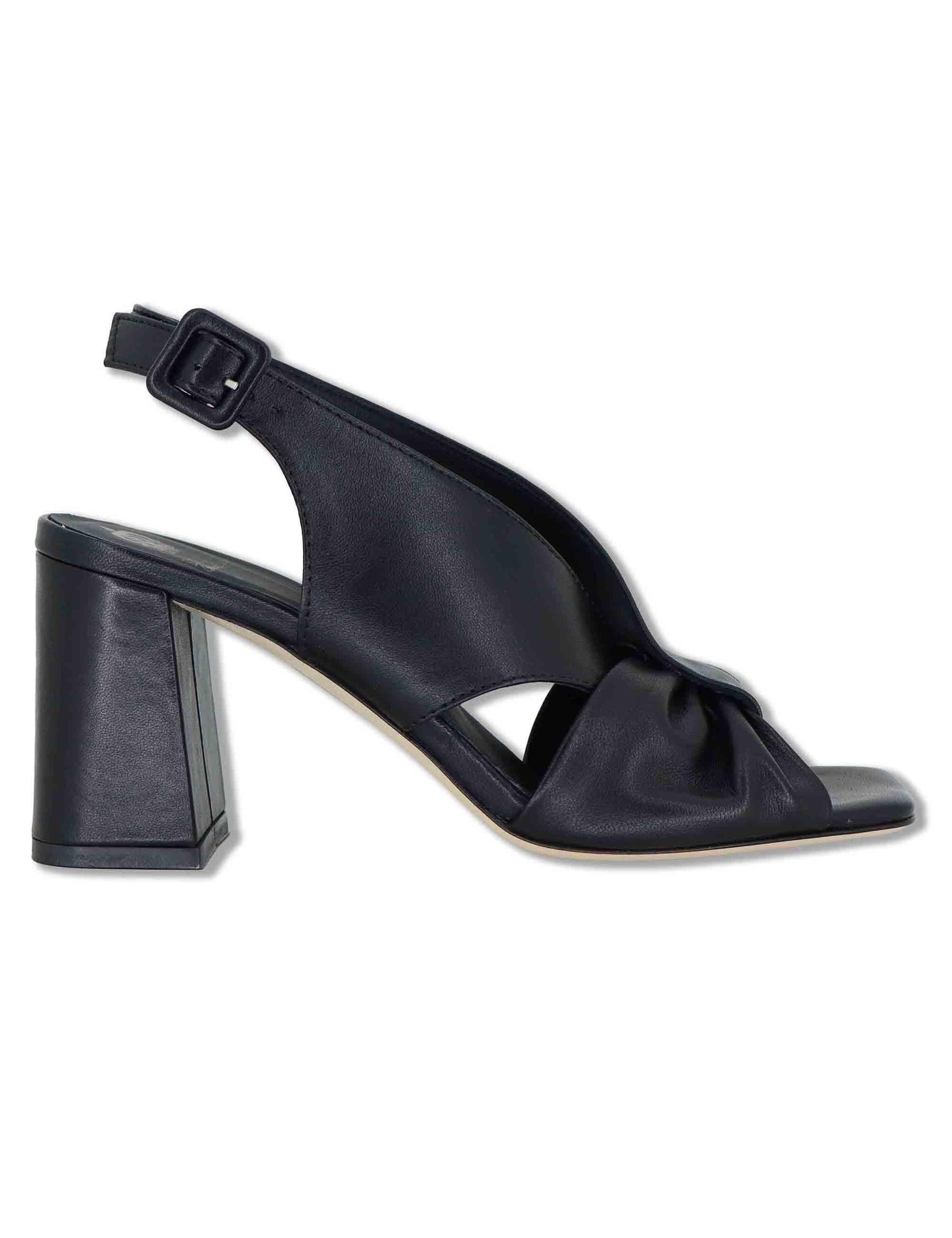 Sandali donna slingback in pelle nera con punta quadra e tacco grosso DS2674/G 001 L'Arianna 