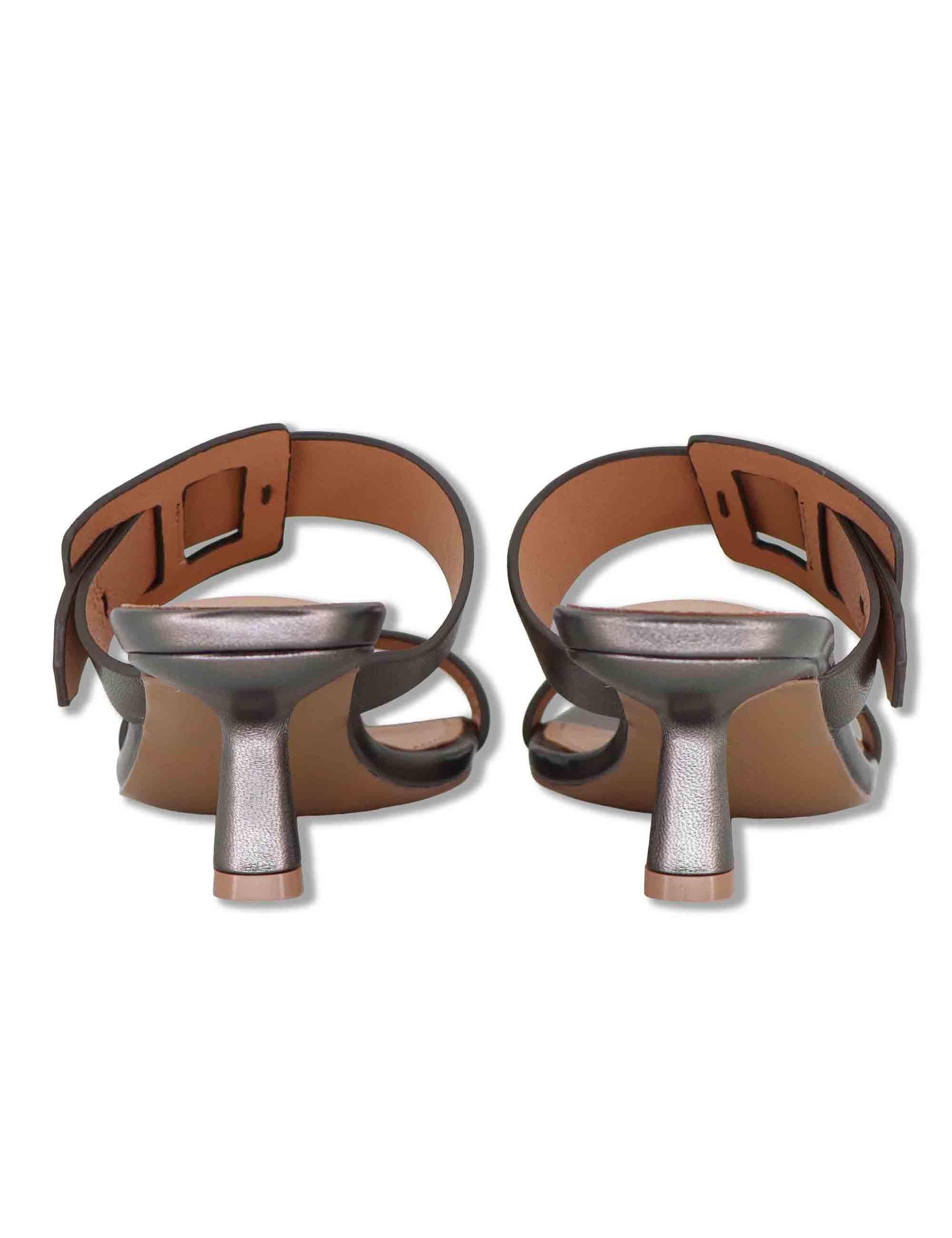 Sandali donna in pelle laminata argento con fibbia laterale e tacco medio Altair 662Z10VK 09-PLOMO Bibi Lou 