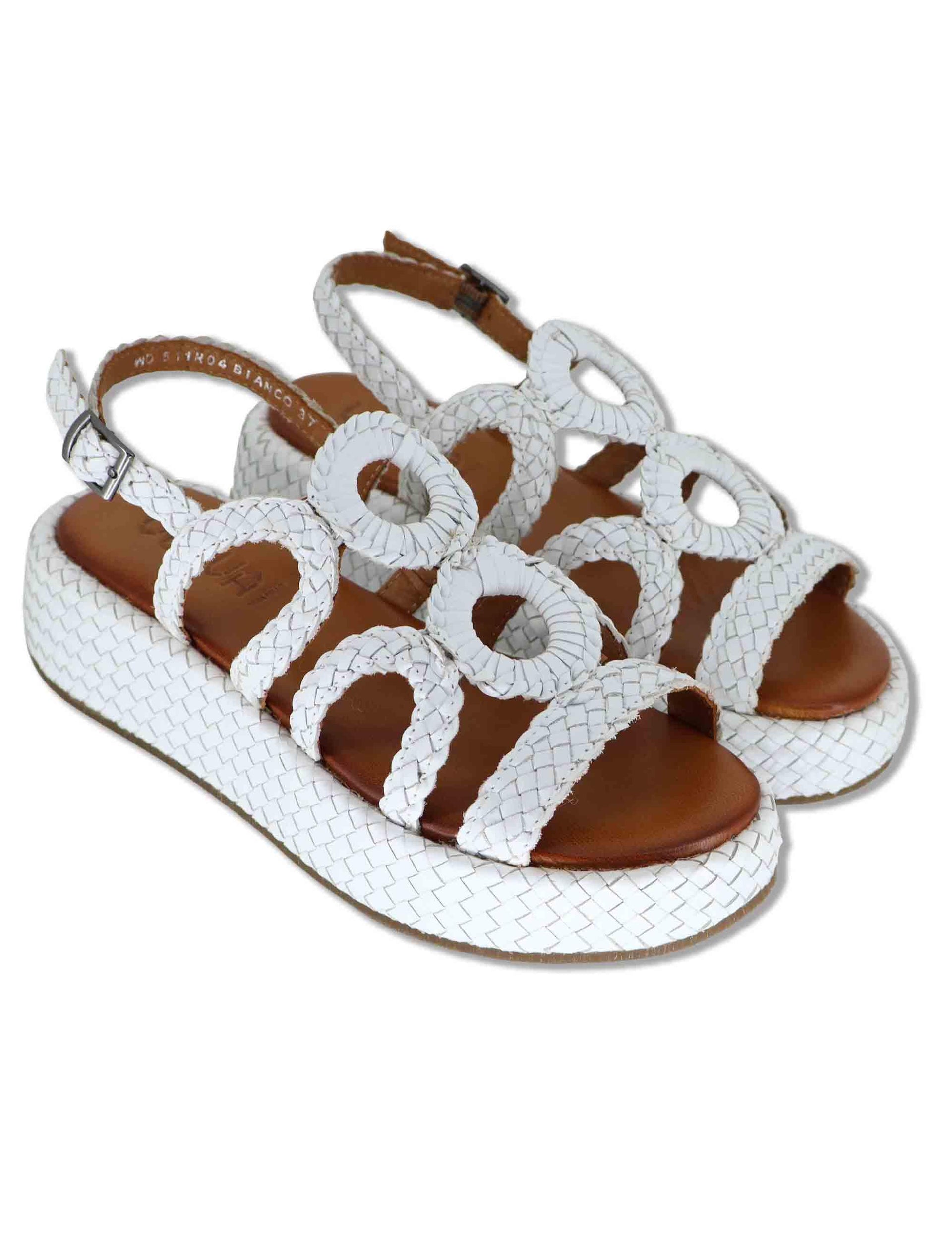 Sandali donna in pelle intrecciata bianca con zeppa e cinturino posteriore WD511R04 500013 Vueva 