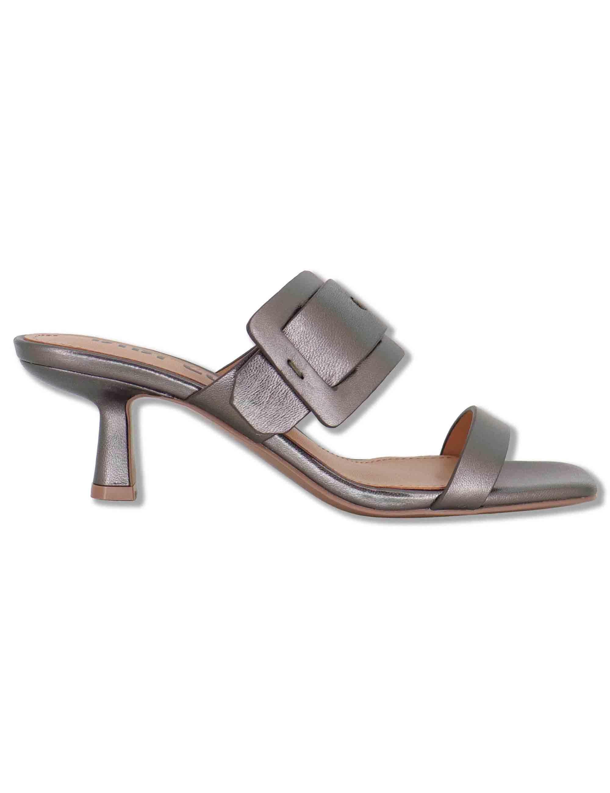 Sandali donna in pelle laminata argento con fibbia laterale e tacco medio Altair 662Z10VK 09-PLOMO Bibi Lou 