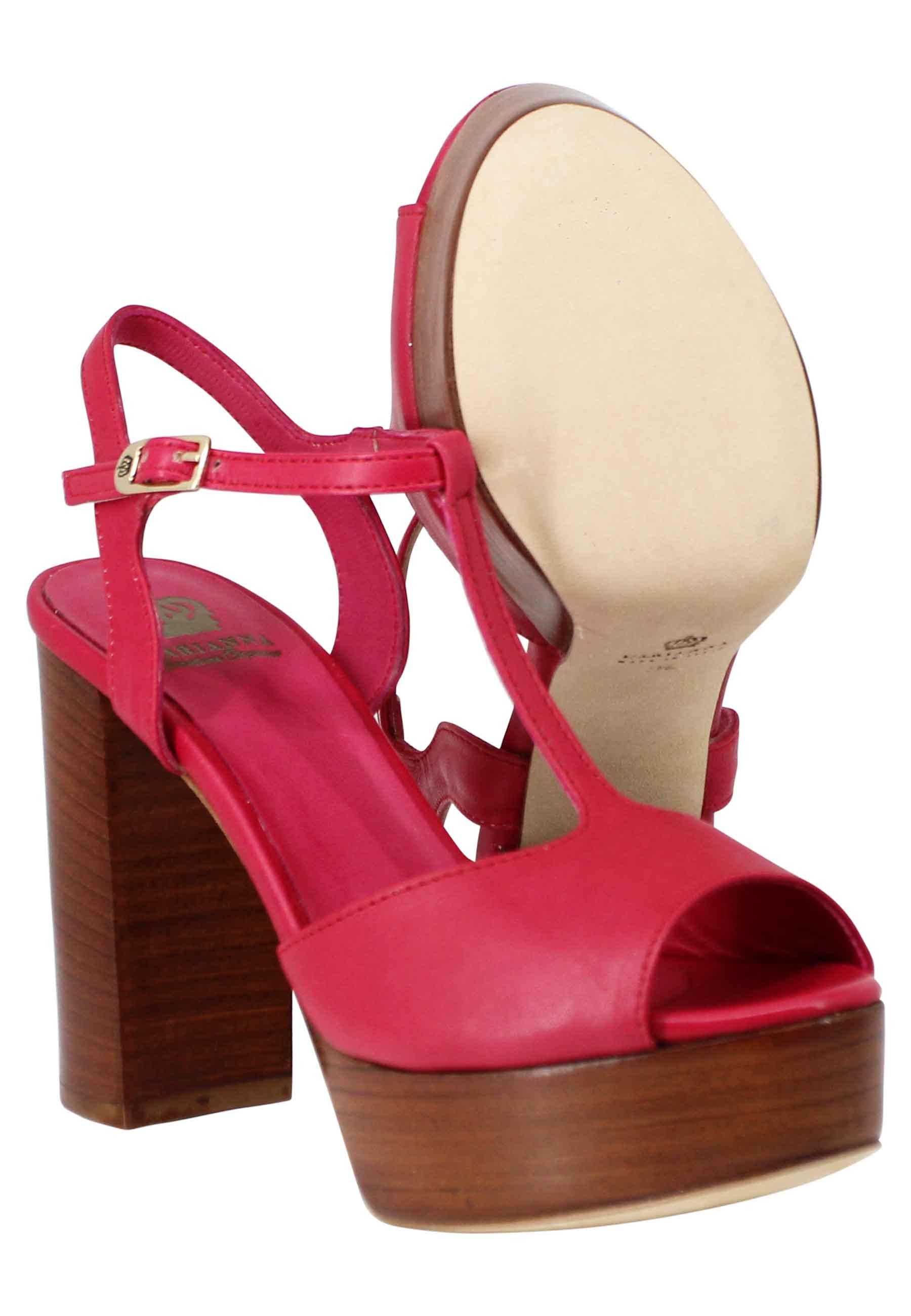 Sandali donna in pelle rossa con cinturino tacco alto e plateau DS7010 017 L'Arianna 