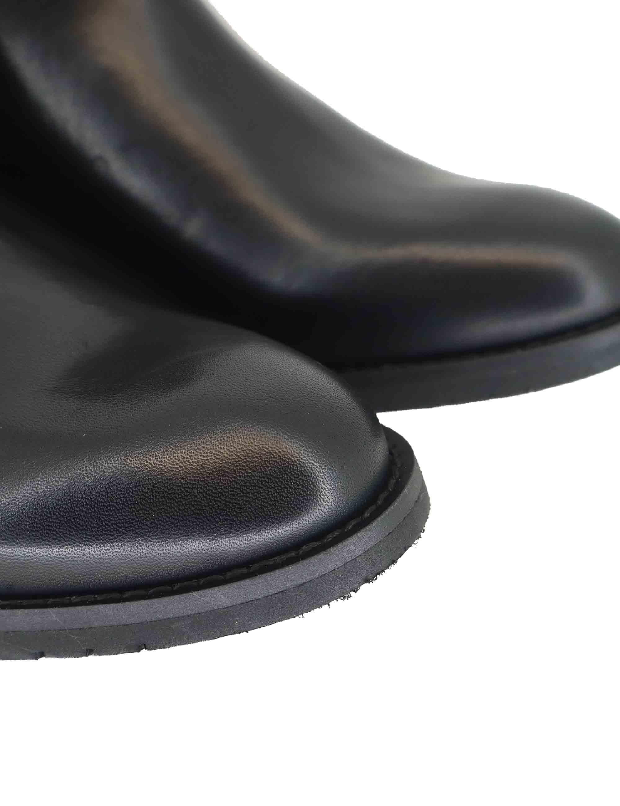 Stivaletti donna in pelle nera con fibbia laterale e tacco medio SPST1003 001 Spatarella 