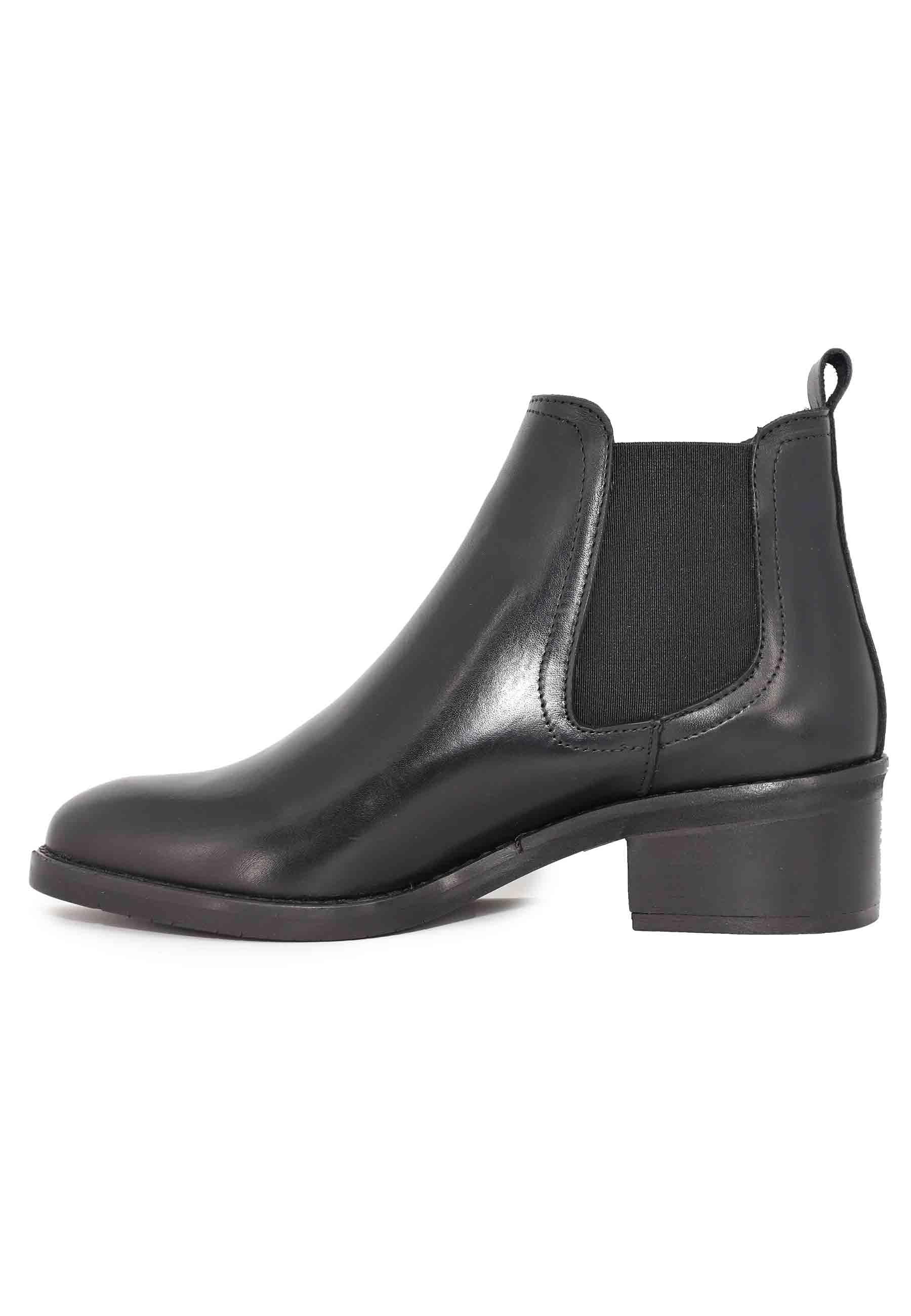 Stivaletti chelsea boot in pelle nera con punta tonda e tacco basso Donna SPTR1001 001