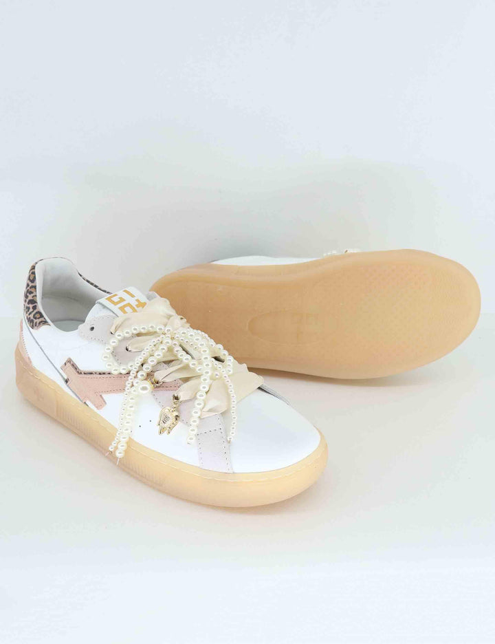 Sneakers donna in pelle bianca con charms BLUE 100 Gio + 