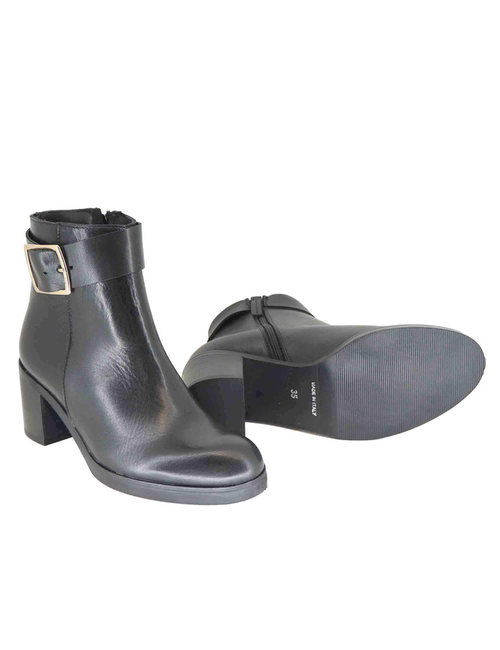 Stivaletti donna in pelle nera con cinturino e fibbia oro con tacco medio SPTR2002 001 Spatarella 