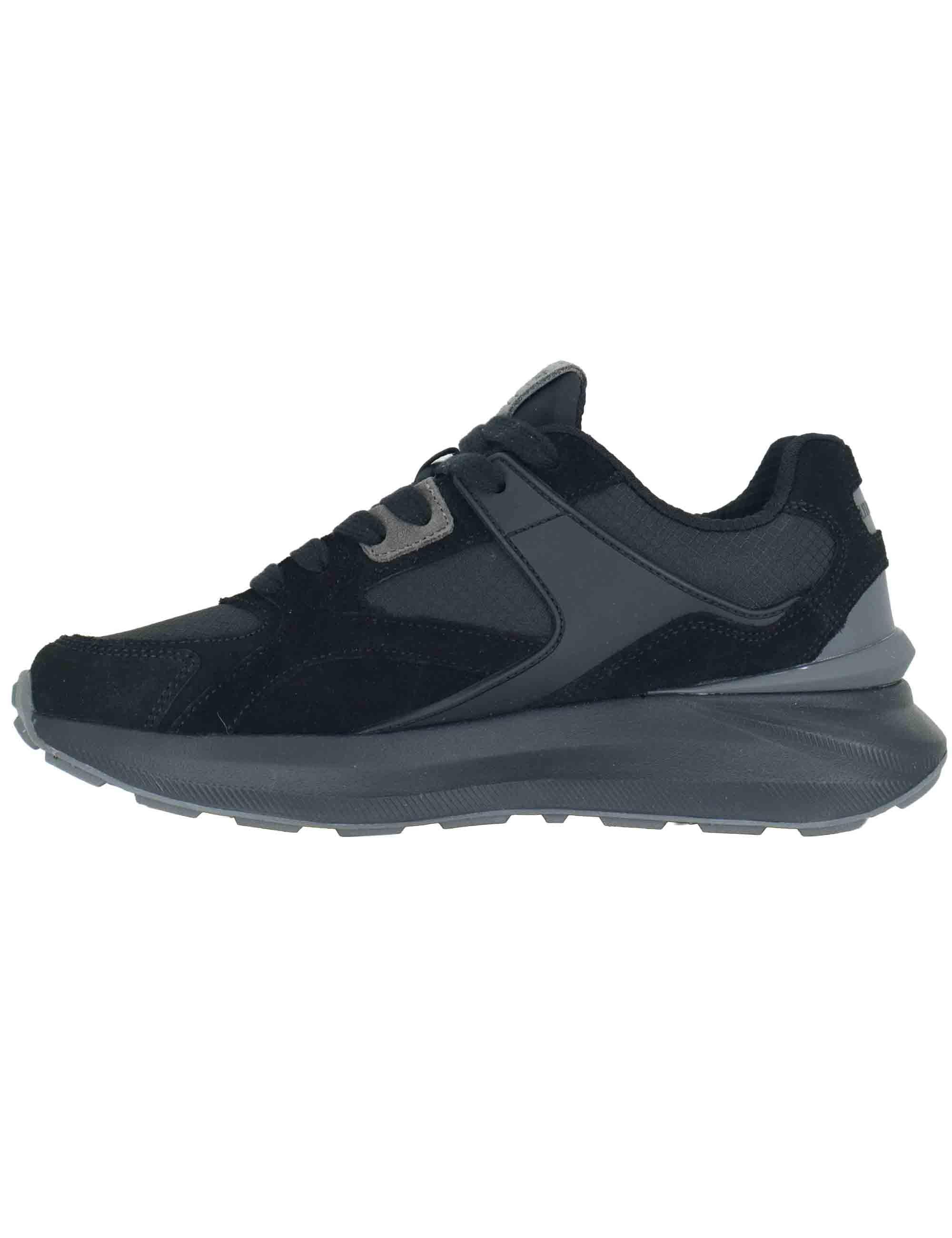 Sneakers uomo in pelle nera con riporti in contrasto e logo laterale GRADY005 001 Lyle & Scott 