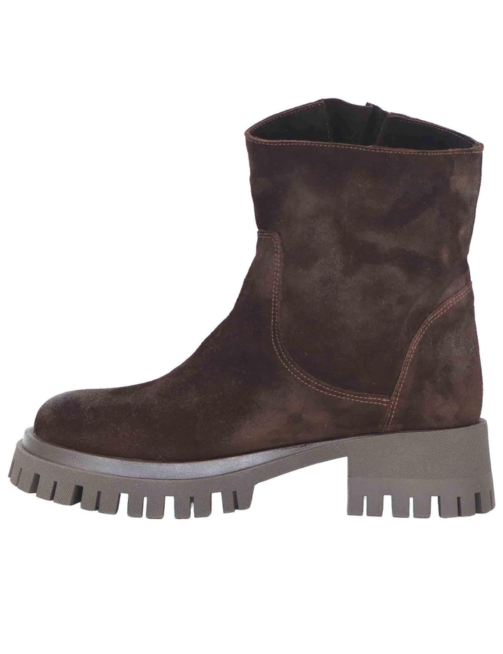 Stivaletti donna in camoscio marrone con fibbietta laterale e tacco basso SP33 014 Spatarella 