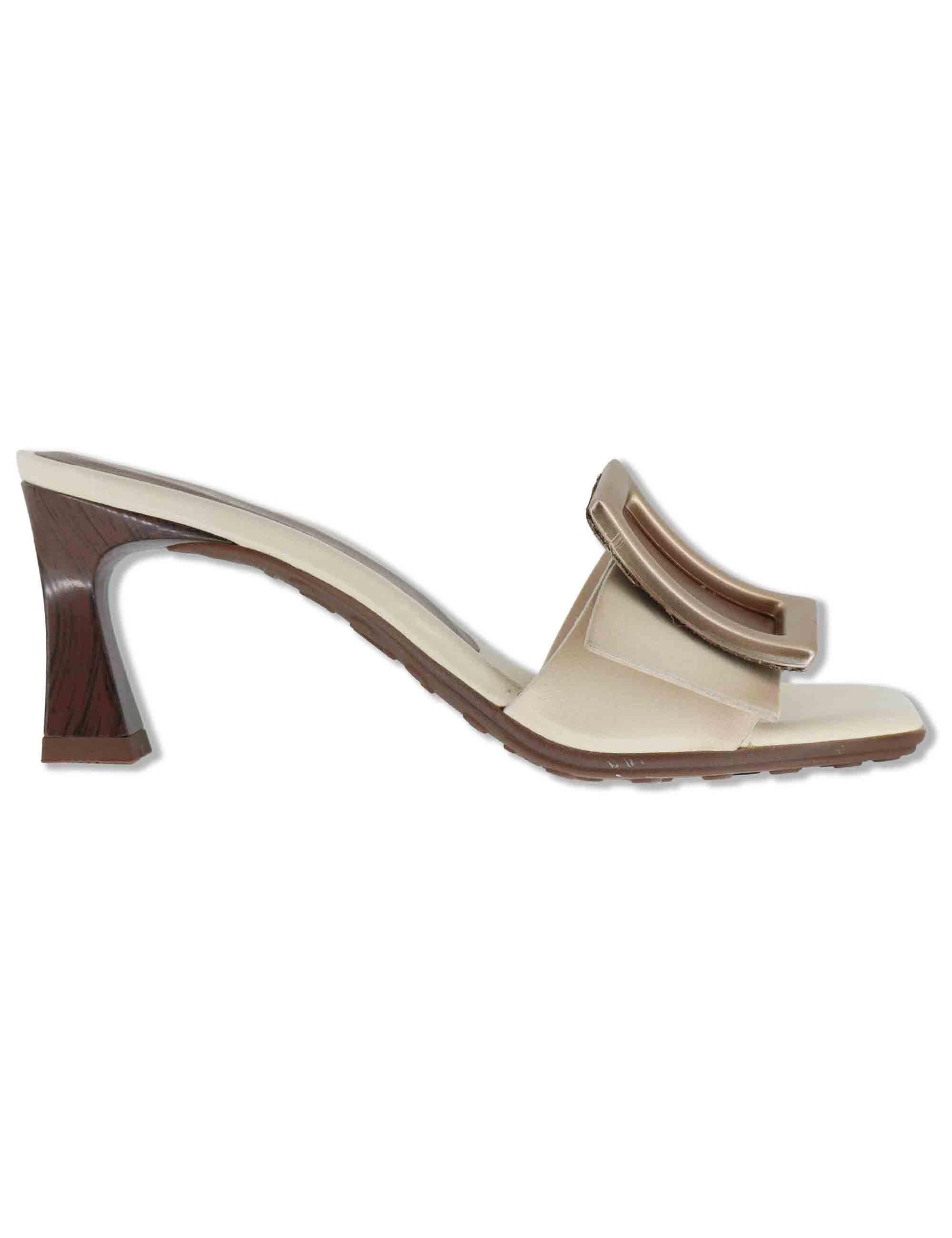 Sandali donna in pelle off white con fibbia brunita e tacco alto BHV264853 BUTTER Hispanitas 