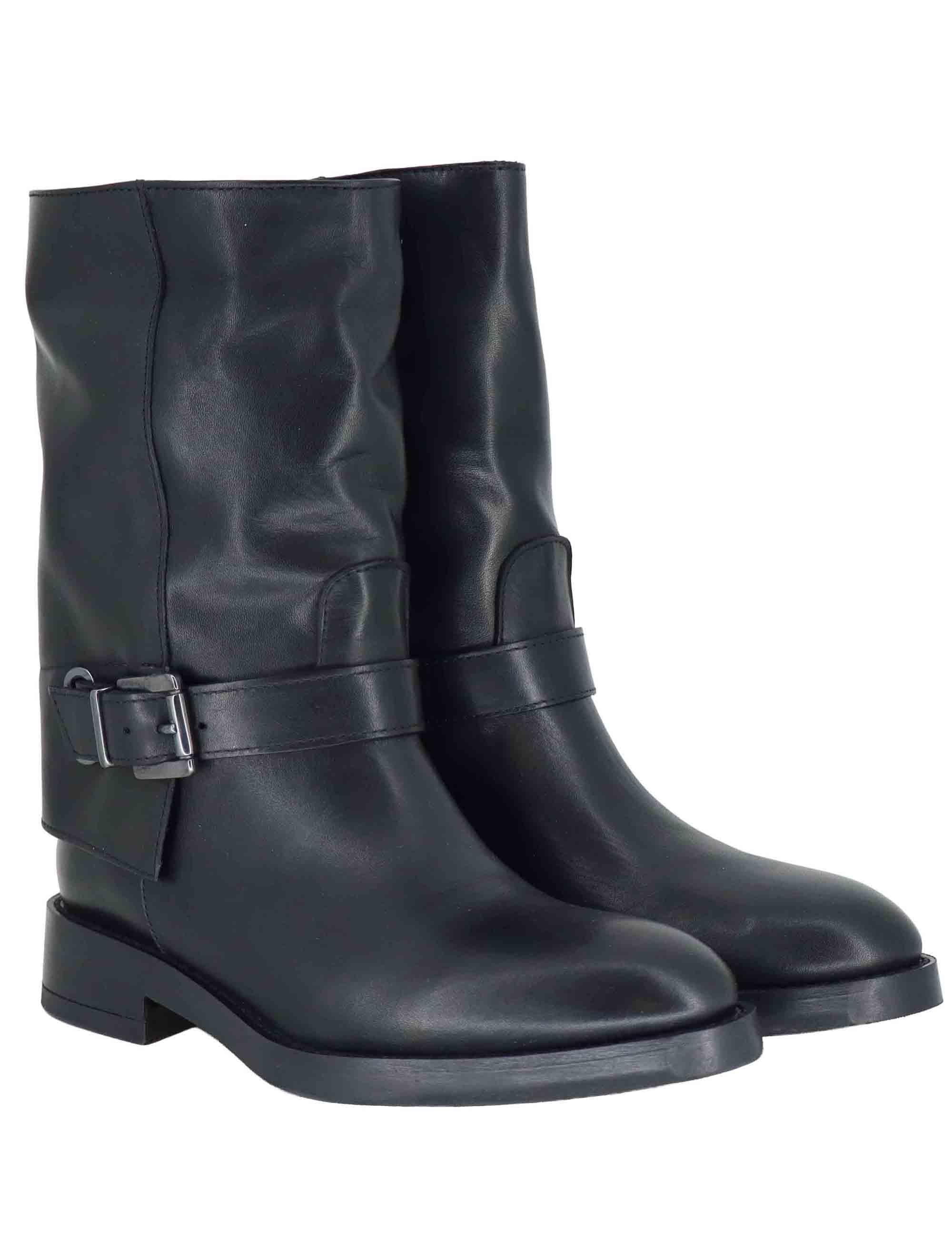 Stivaletti donna in pelle nera con ghetta e cinturino con tacco basso SP108 001 Spatarella 