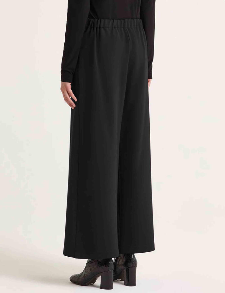 Pantaloni donna Cady in tessuto nero con gamba larga JH805350658 20000 Maliparmi 