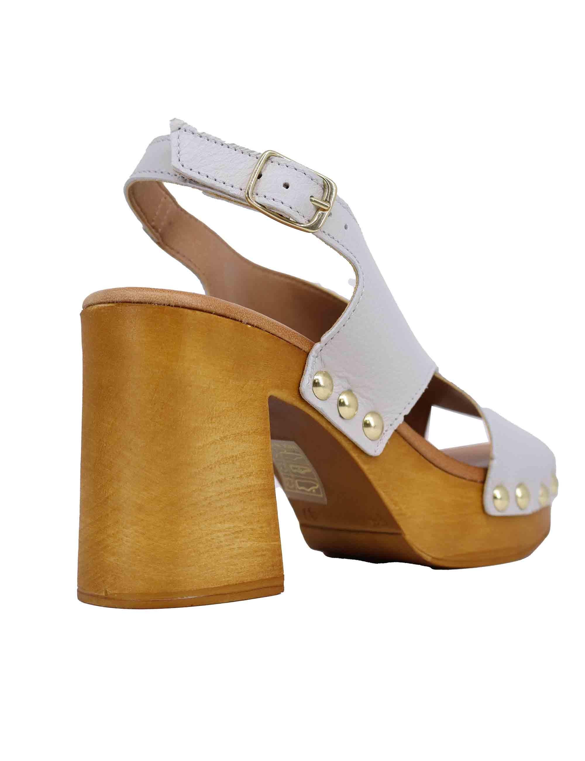 Zoccoli slingback donna in pelle bianca con fibbie oro e tacco alto SR8513 100 Sandro Rosi 