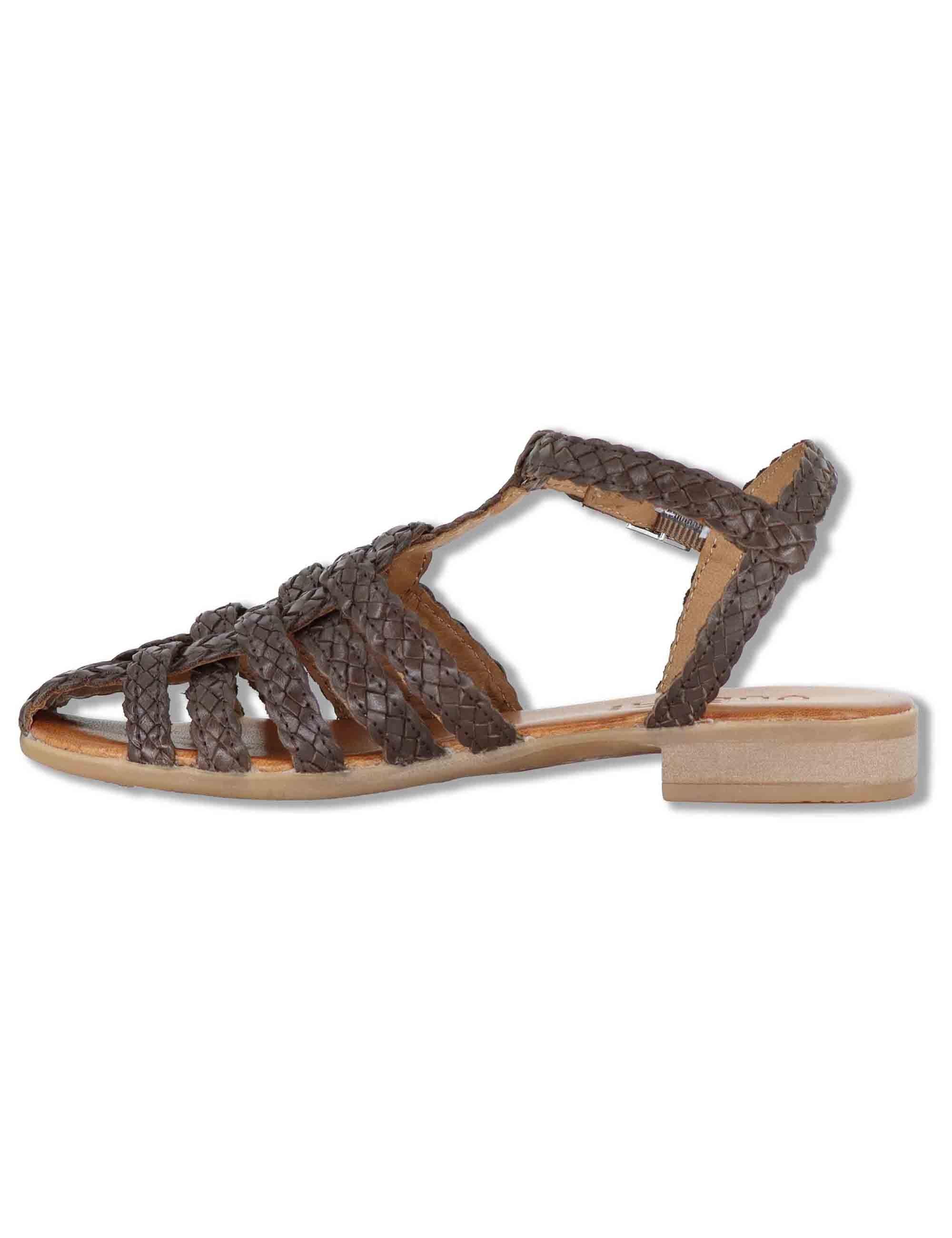 Sandali bassi donna in pelle intrecciata marrone con cinturino alla caviglia WD314R63 500011 Vueva 