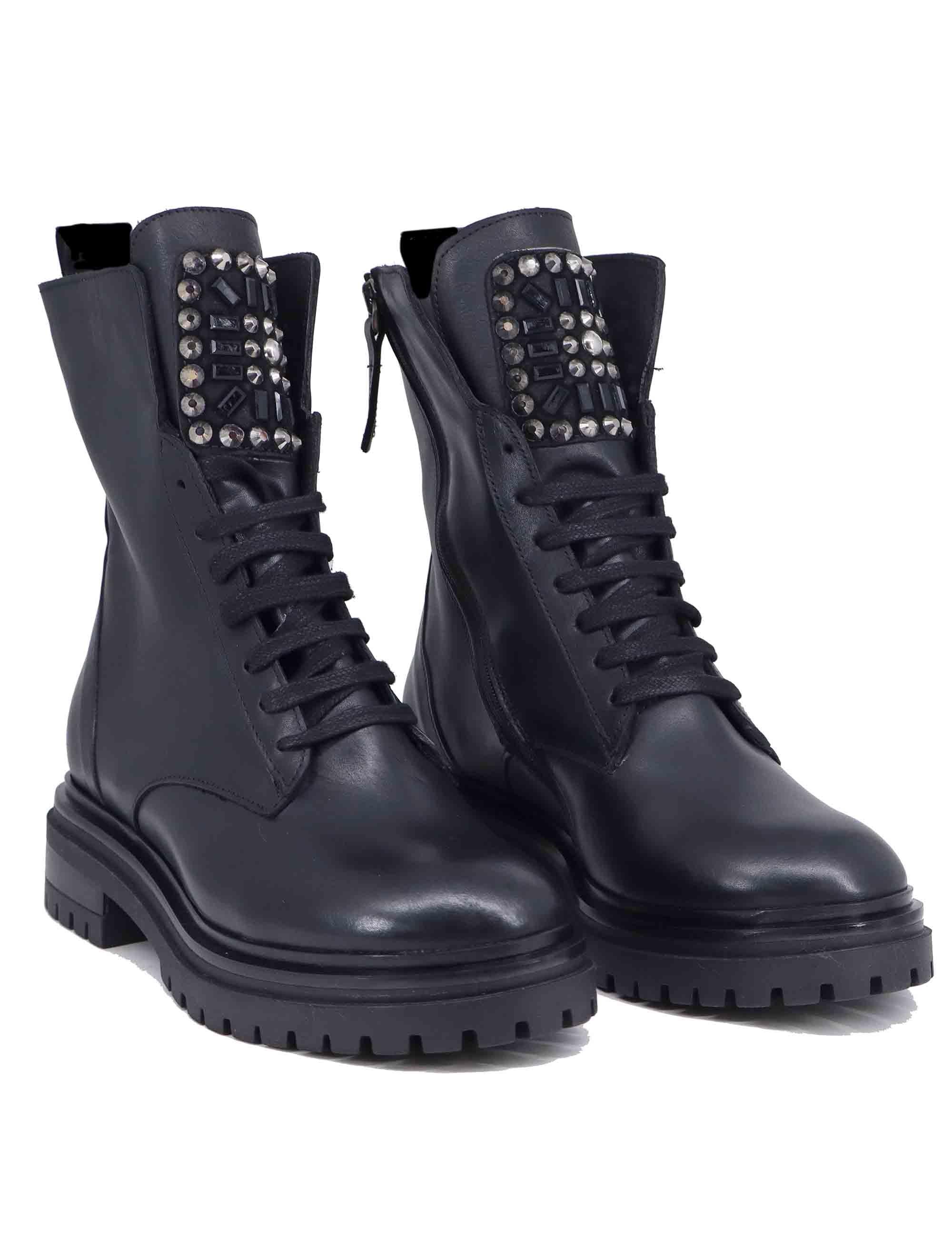 Anfibi donna in pelle nera con accessori SPTRPR93 001 Spatarella 