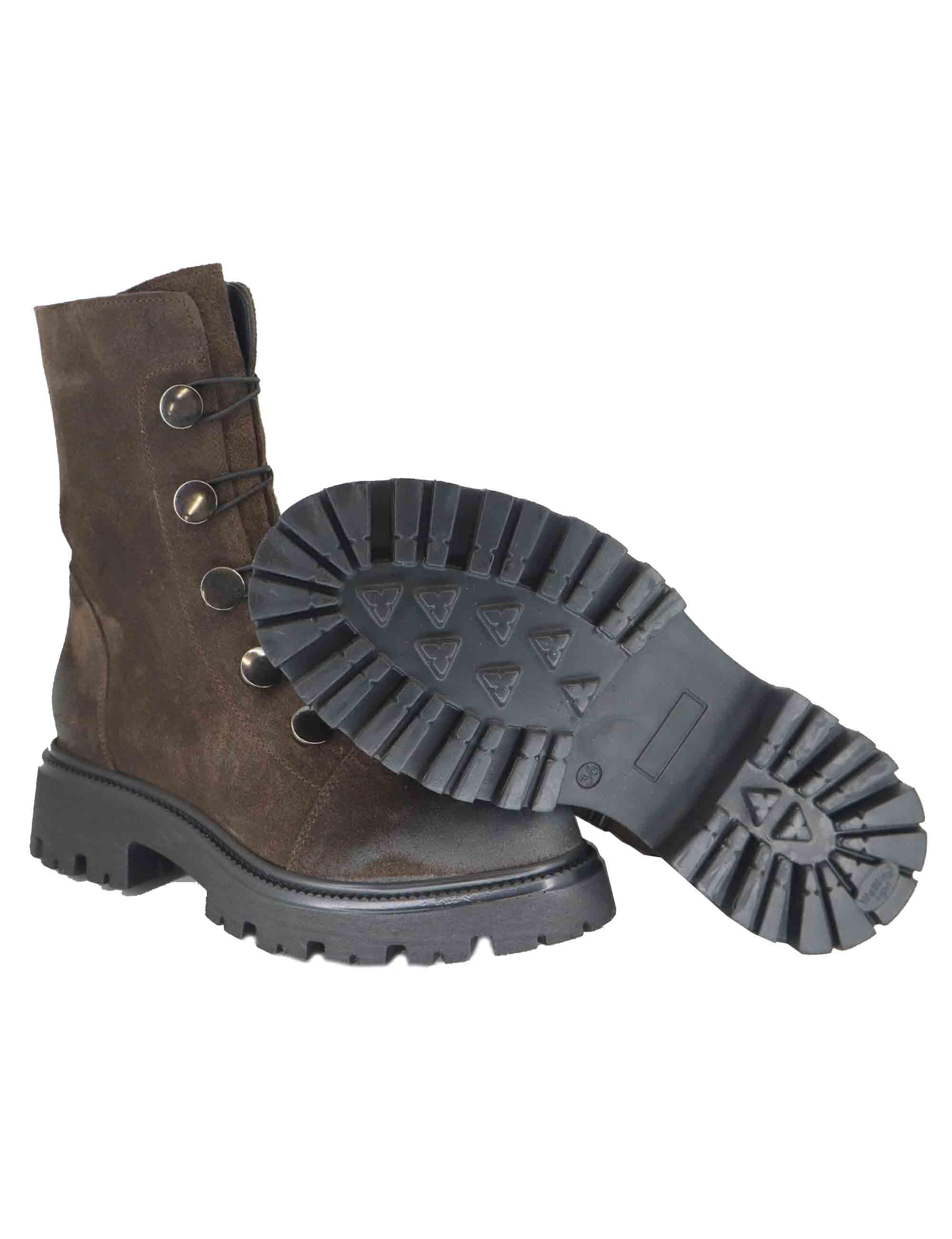 Stivaletti anfibi donna in camoscio marrone con borchie e suola carrarmato GAIA 9 014 Tattoo 