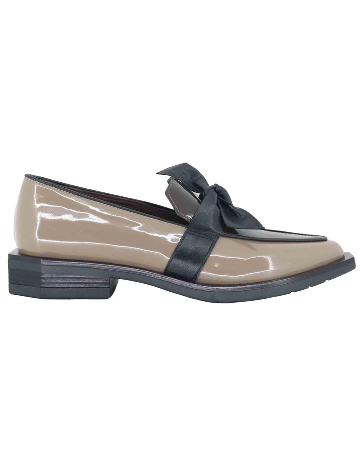 Mocassini donna in vernice taupe tacco basso G23 1 Le Bohemien 