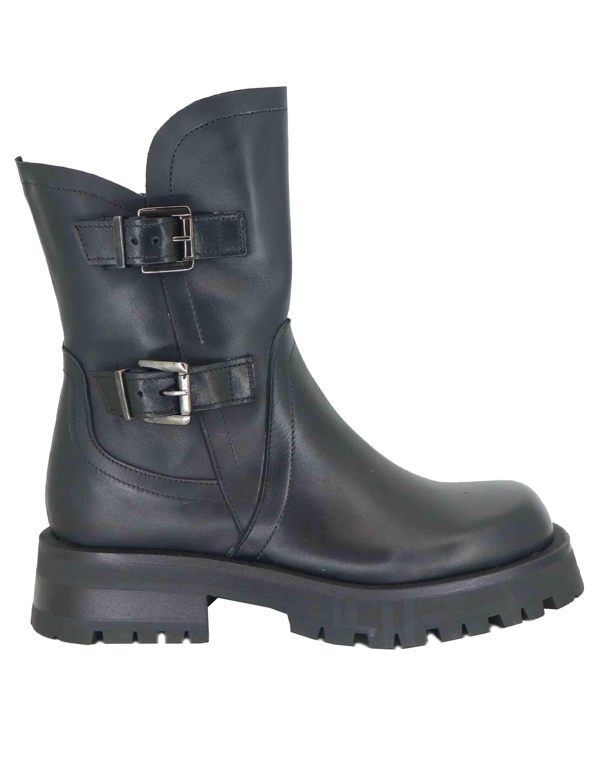 Stivaletti anfibi da donna firmati Spatarella realizzati in pelle vintage con cinturini laterali. SPTR2011 001 Spatarella 