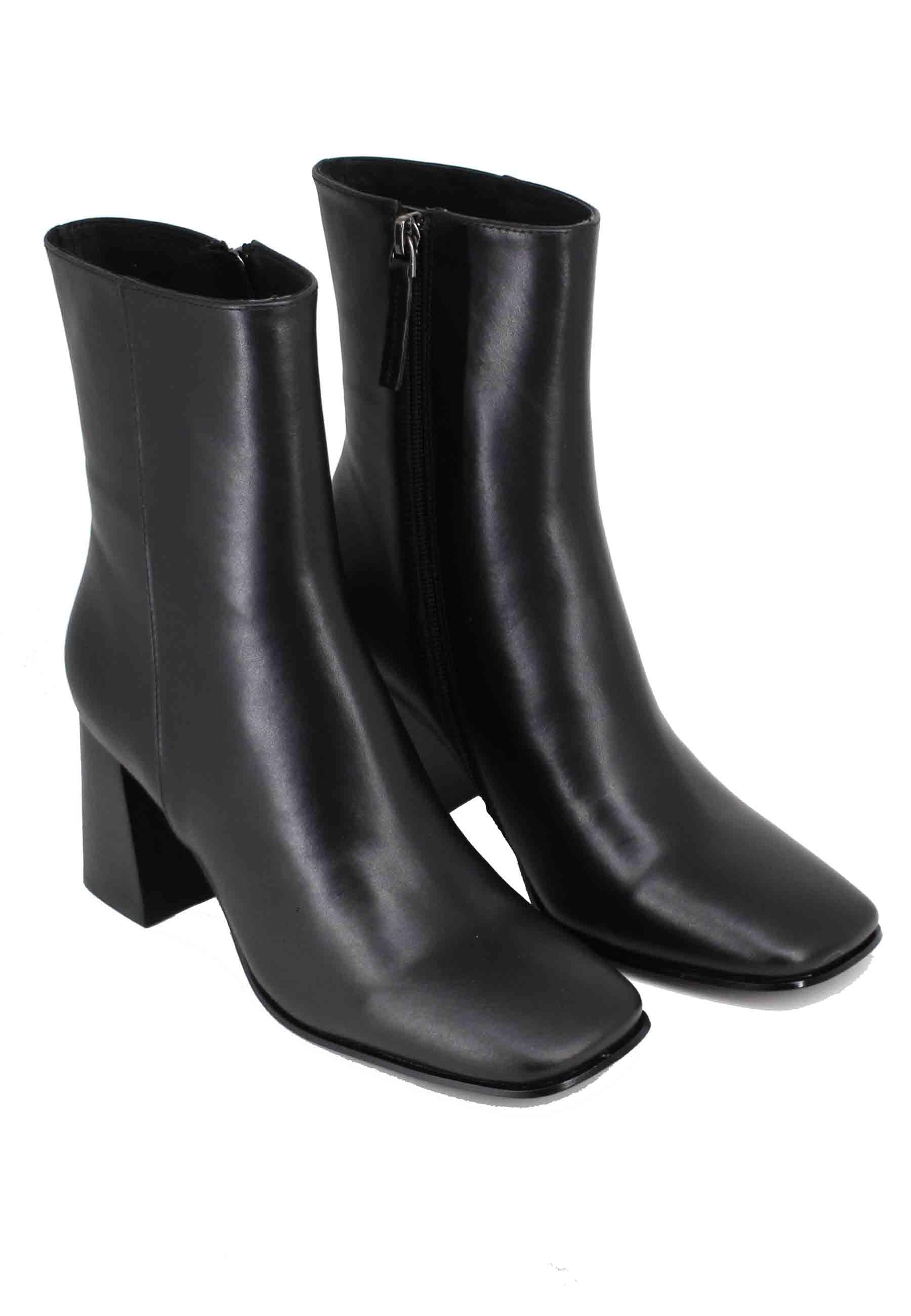 Stivaletti donna in pelle nera con tacco alto e punta quadra 556T10VK 001 Bibi Lou 