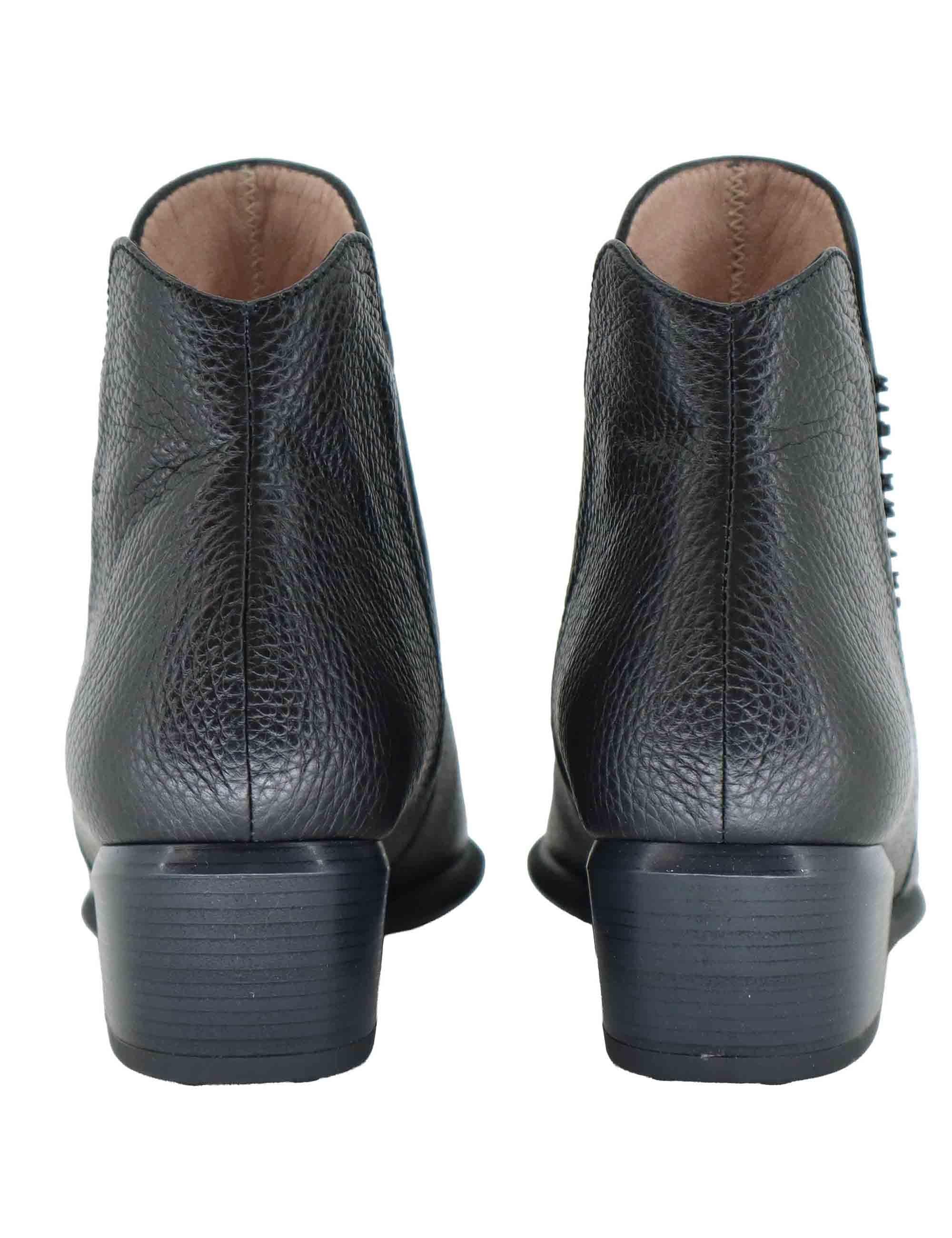 Stivaletti texani donna in pelle nera con elastici laterali PHI254383 C011 Hispanitas 