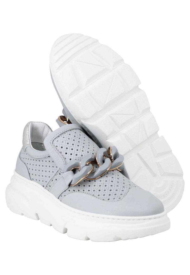 Sneakers donna in pelle celeste forata con catena tono su tono LAILA PSMCLO Stokton 
