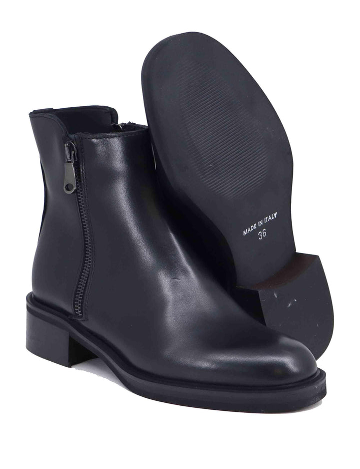 Stivaletti donna in pelle nera con tacco basso SPTRPR5039 001 Spatarella 