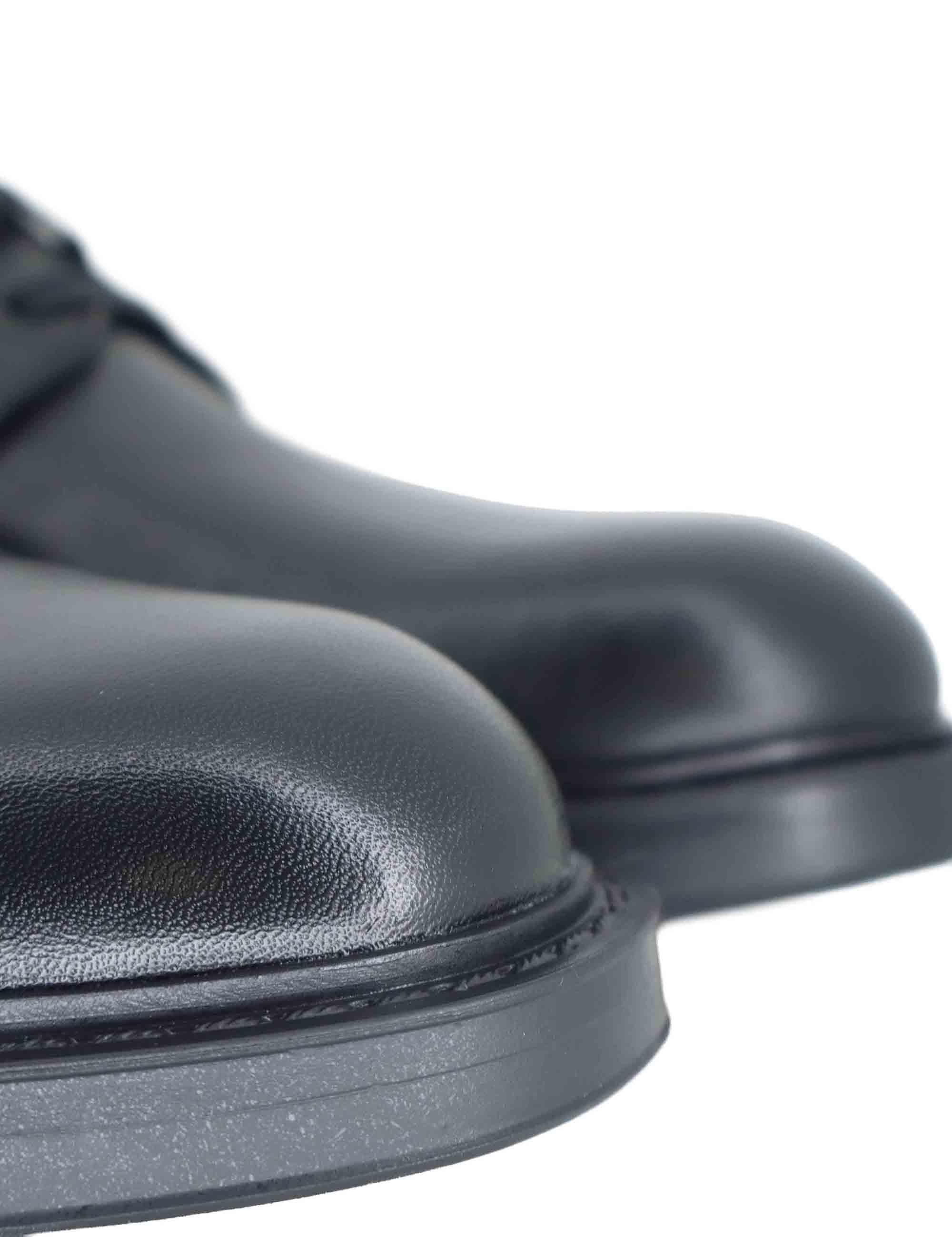 Stringate uomo in pelle nera con suola in gomma 14076A 6583AM Ambitious 